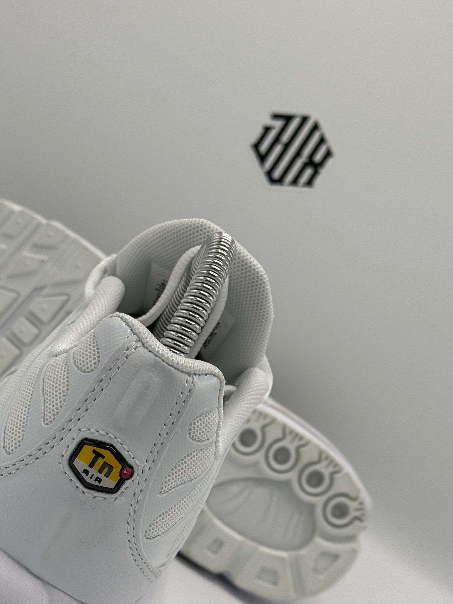 TN AIR WHITE
