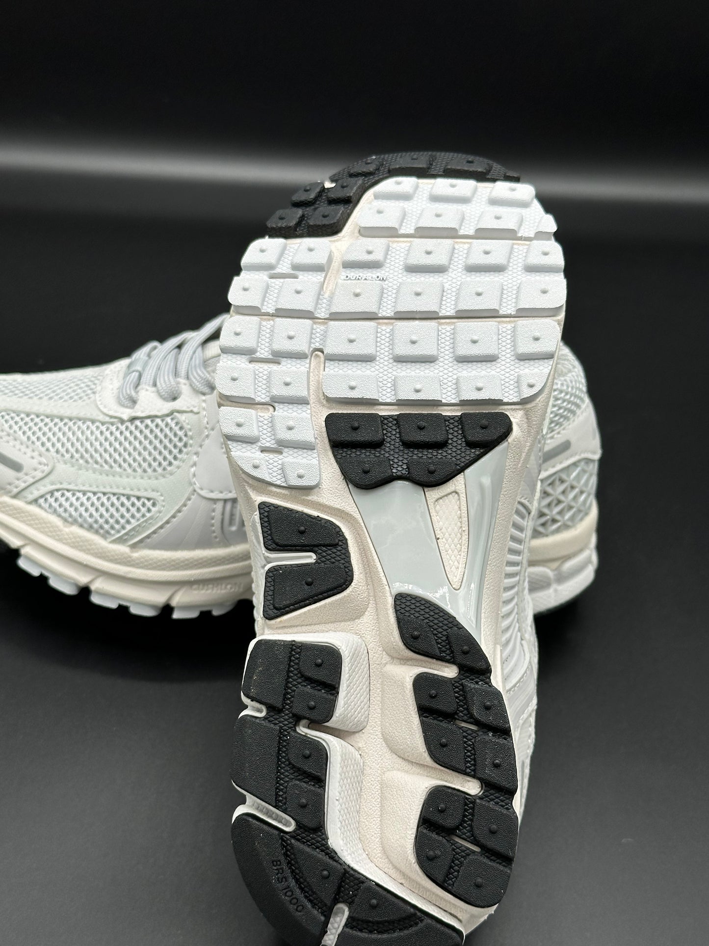NIKE VOMERO 5 WHITE