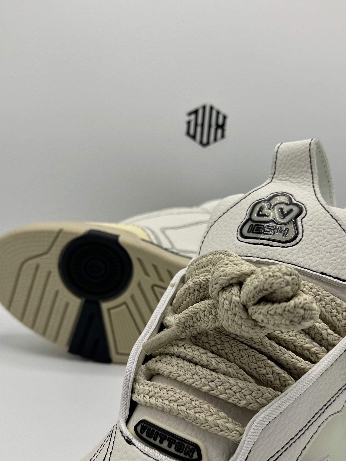 LV SKATE CREAMY