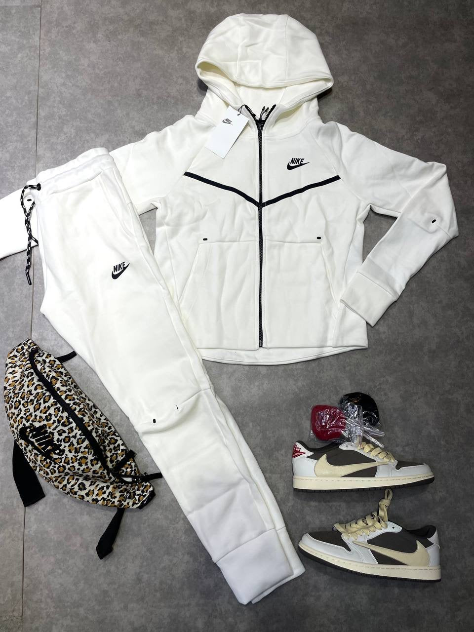 Nike Tech Fleece For Women 👧