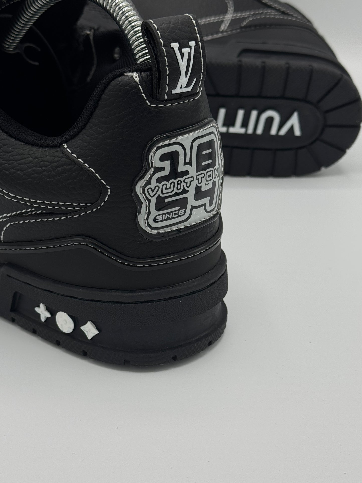 LV SKATE BLACK