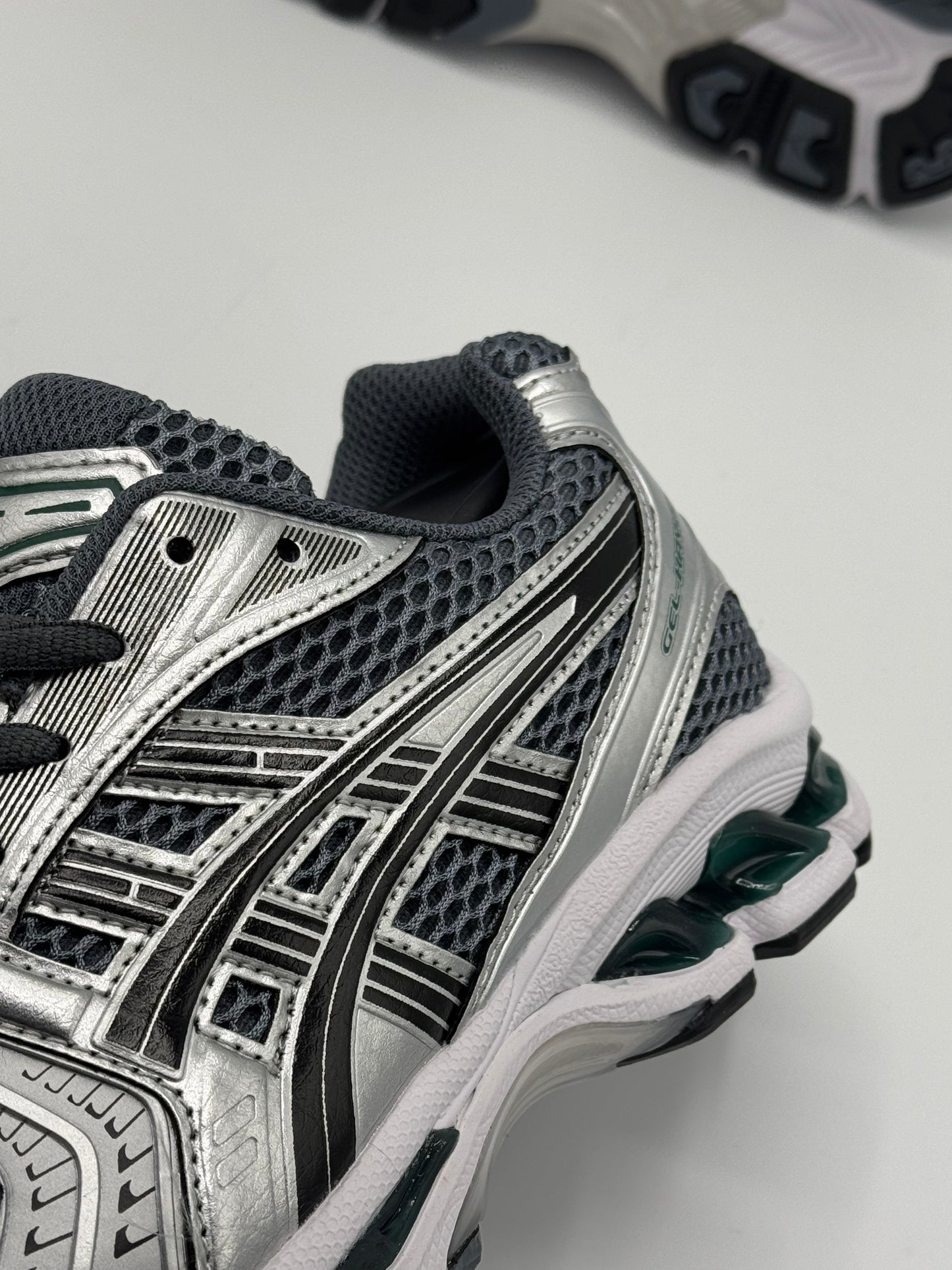 ASICS GEL KAYANO 14 METALLIC