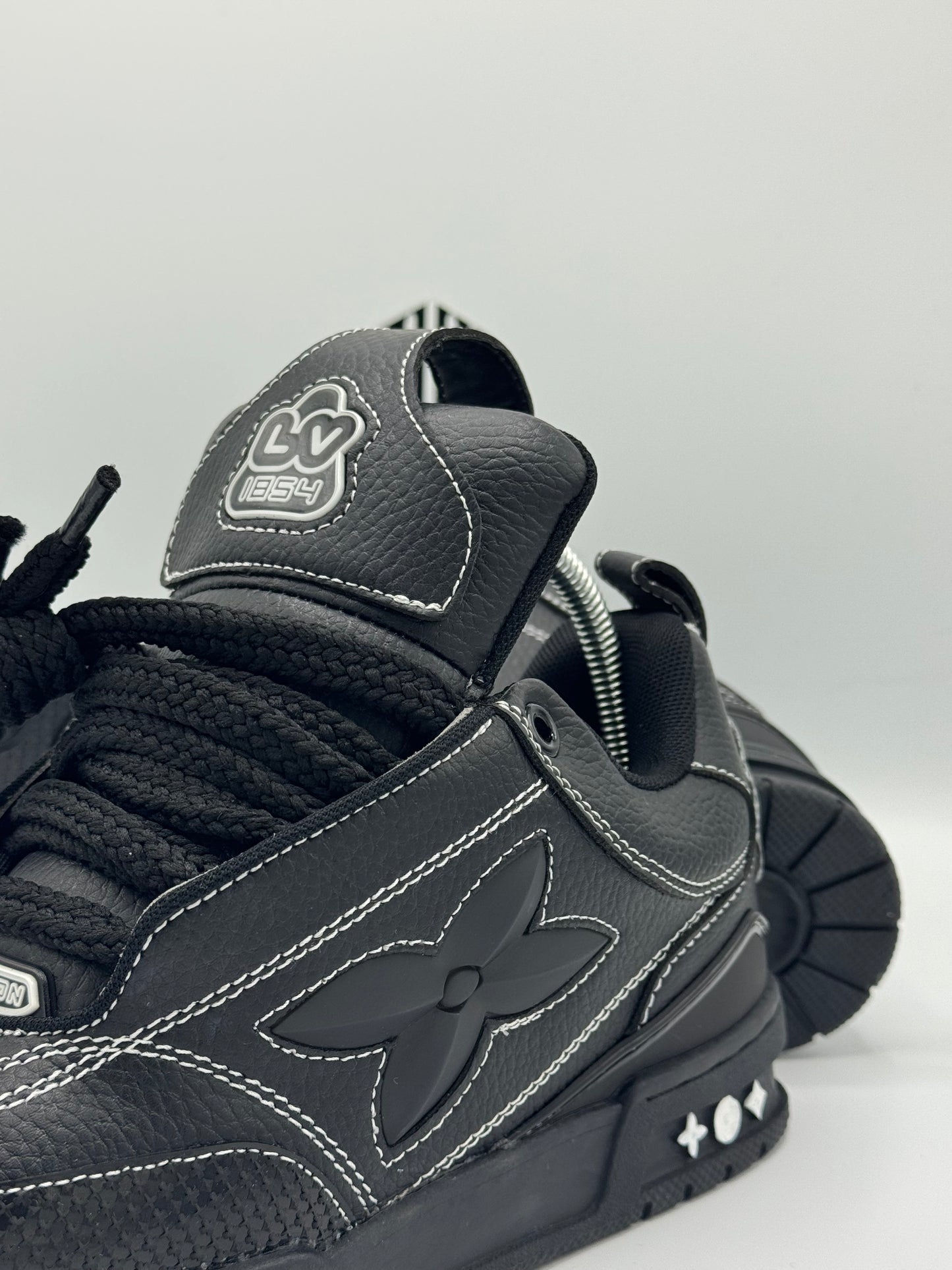 LV SKATE BLACK