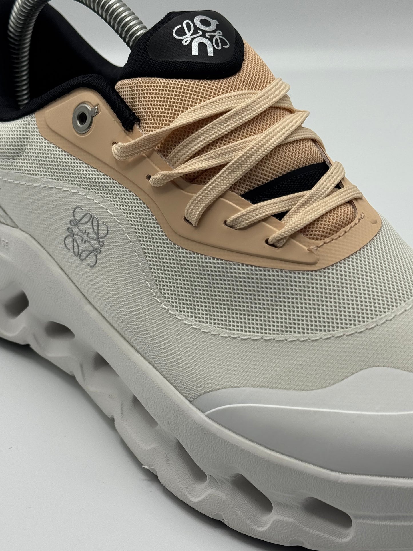 L0EWE x ON CLOUDTINT 2.0 🇨🇠TAN WHITE