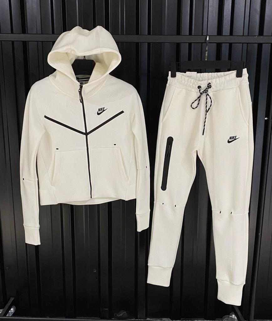 Nike Tech Fleece For Women 👧