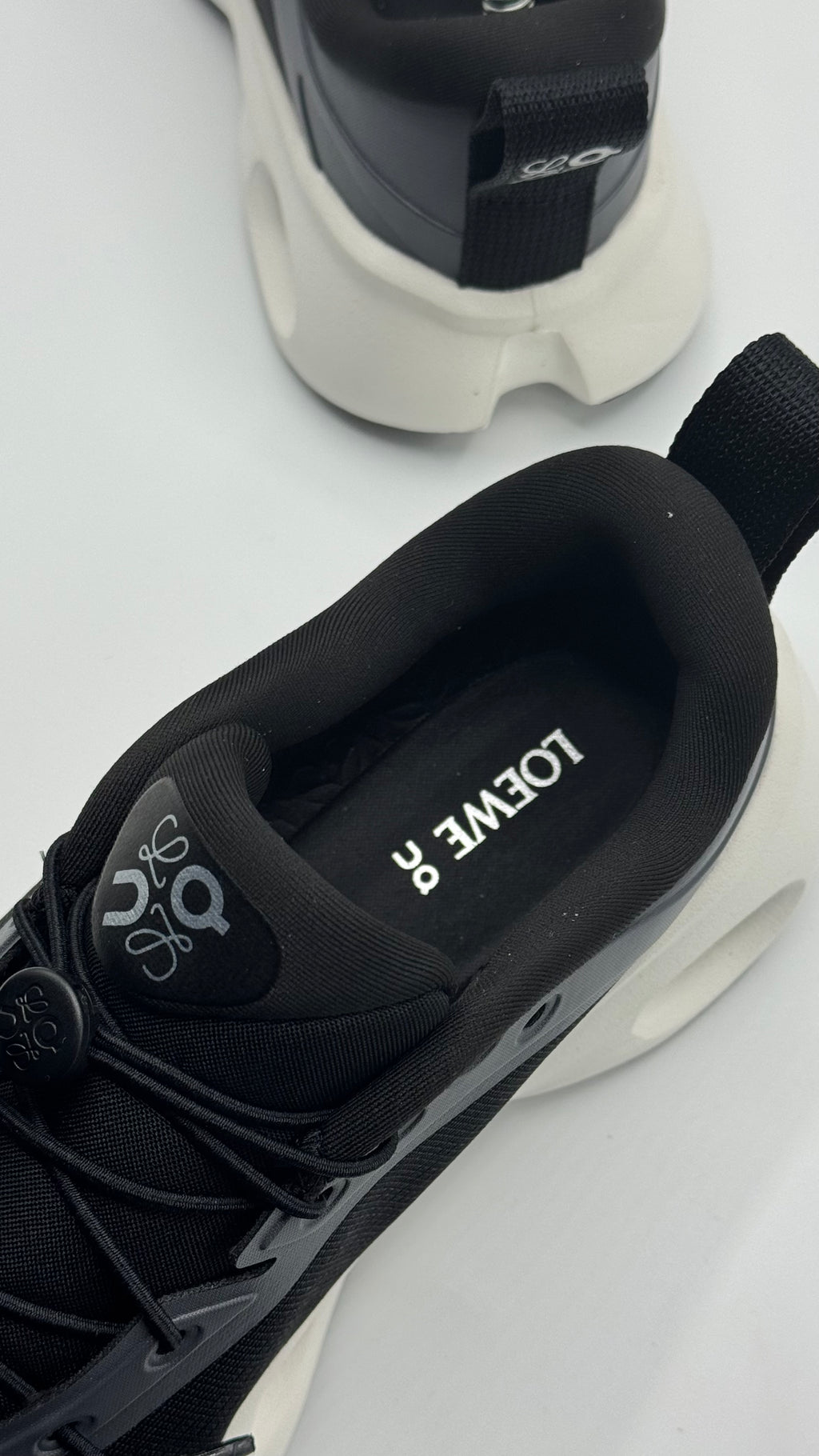 ON X LOEWE CLOUDSOLO BLACK WHITE