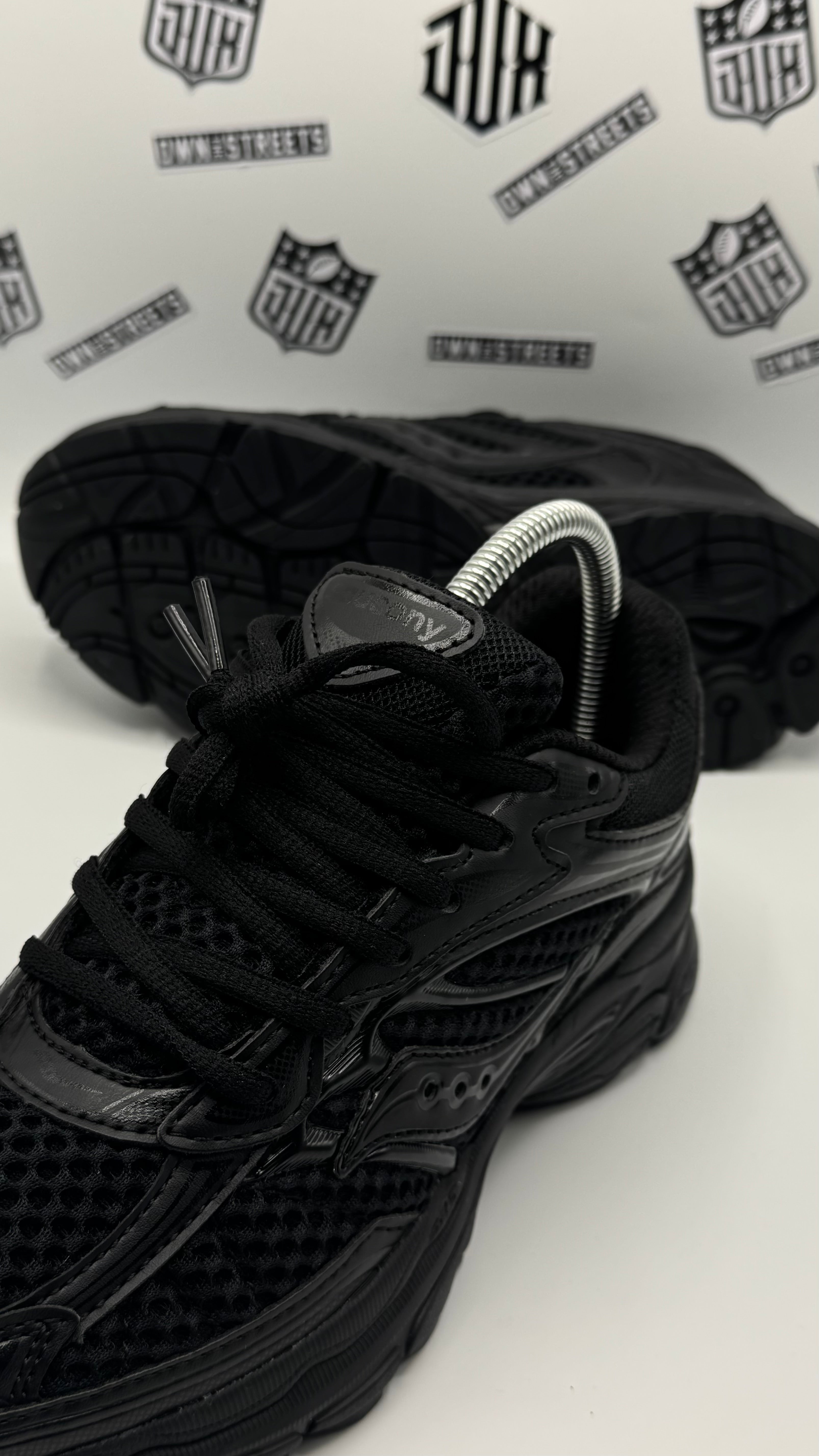 SAUCONY ProGrid Omni 9 TRIPLE BLACK