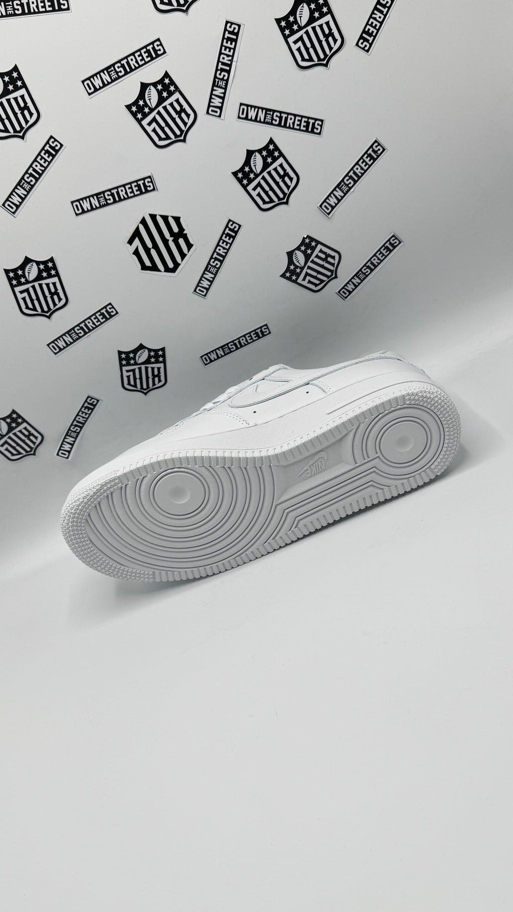 NIKE AIR FORCE 1 TRIPLE WHITE