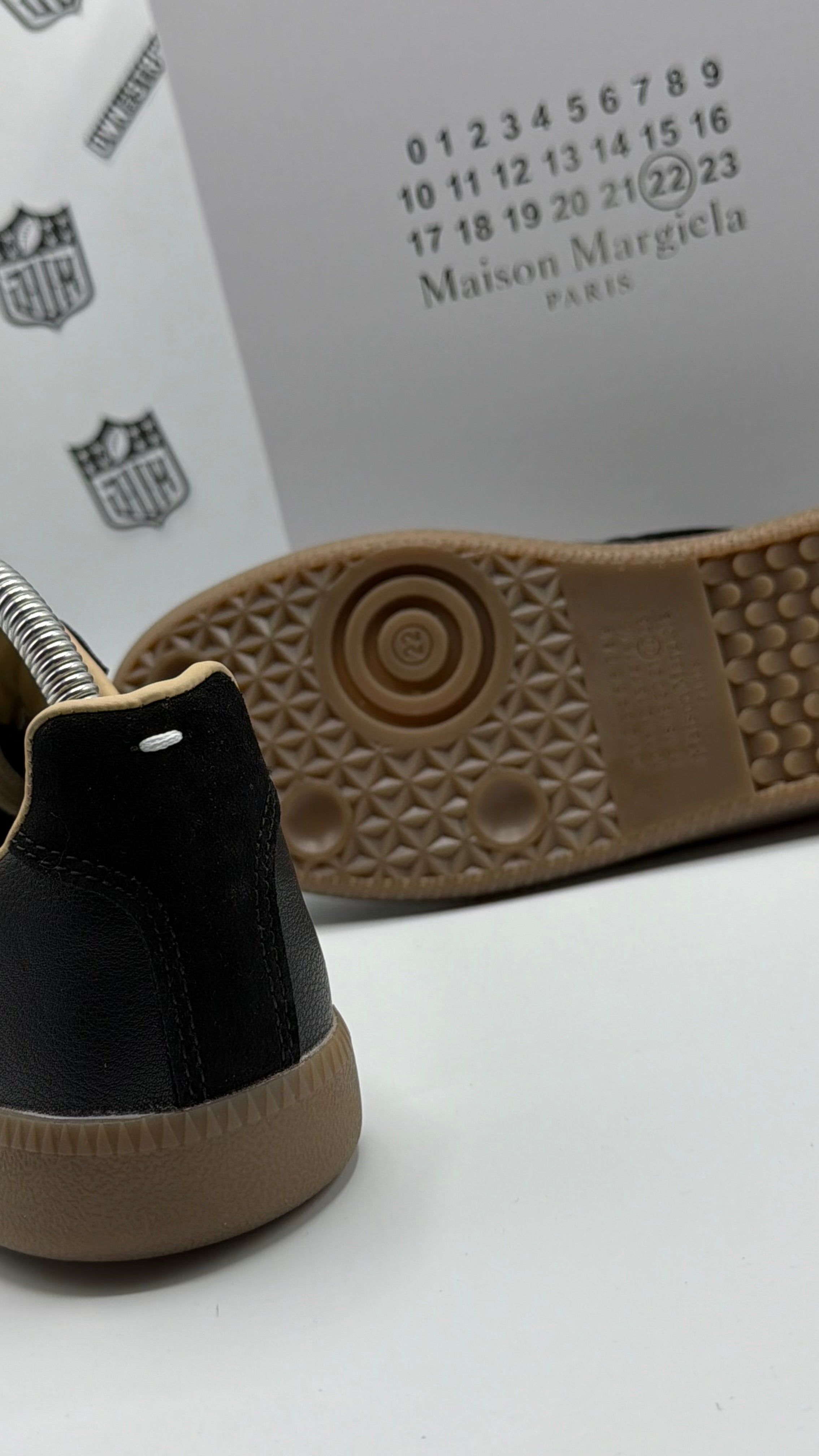 MAISON MARGIELA GATS BLACK GUM