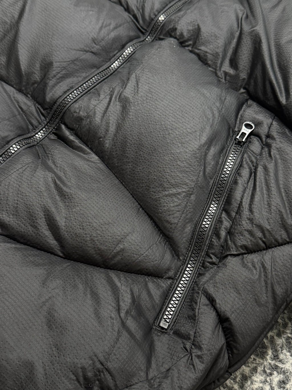 CP COMPANY x PALACE PUFFER BLACK JACKET