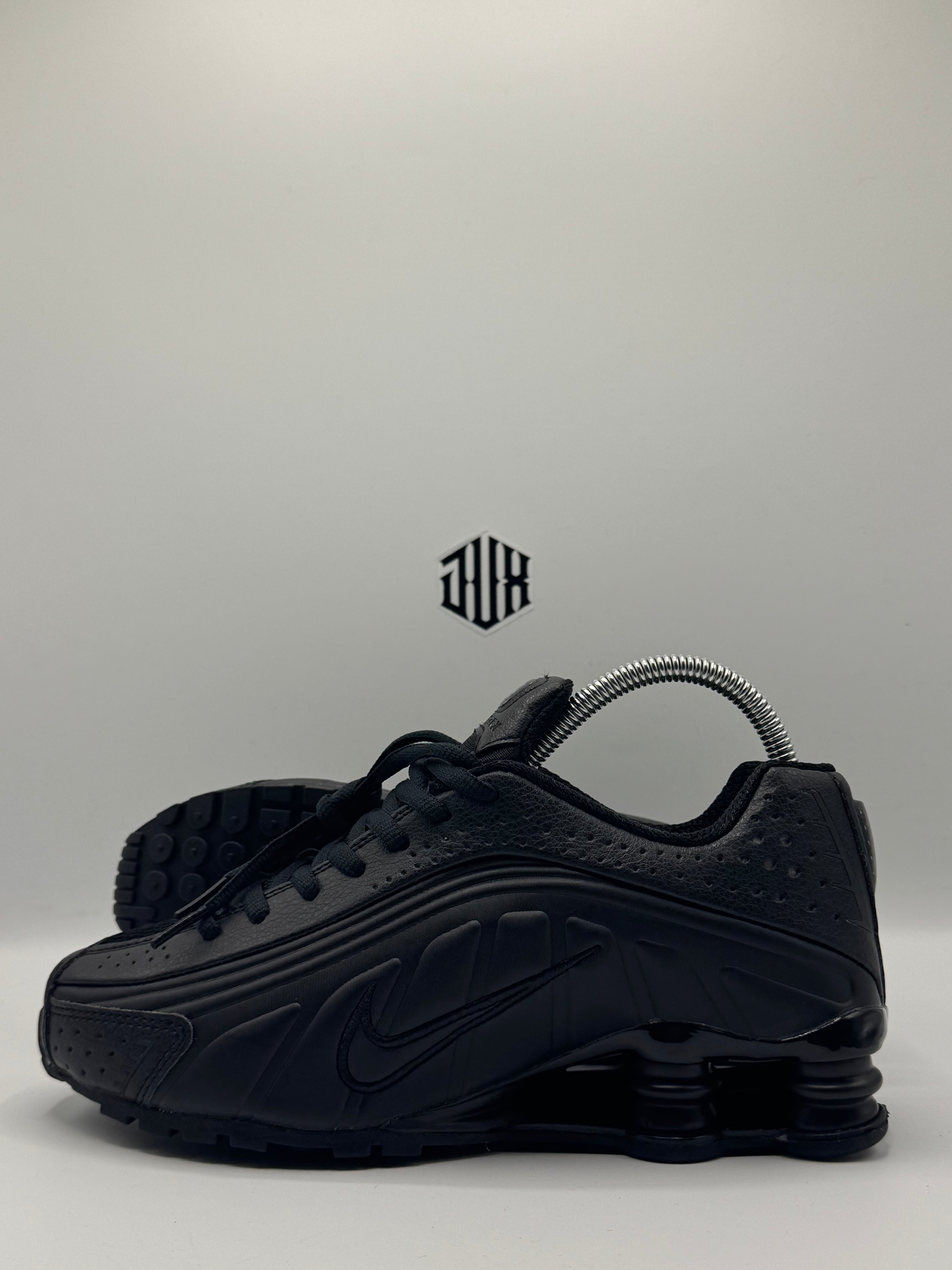 NIKE SHOX R4 TRIPLE BLACK