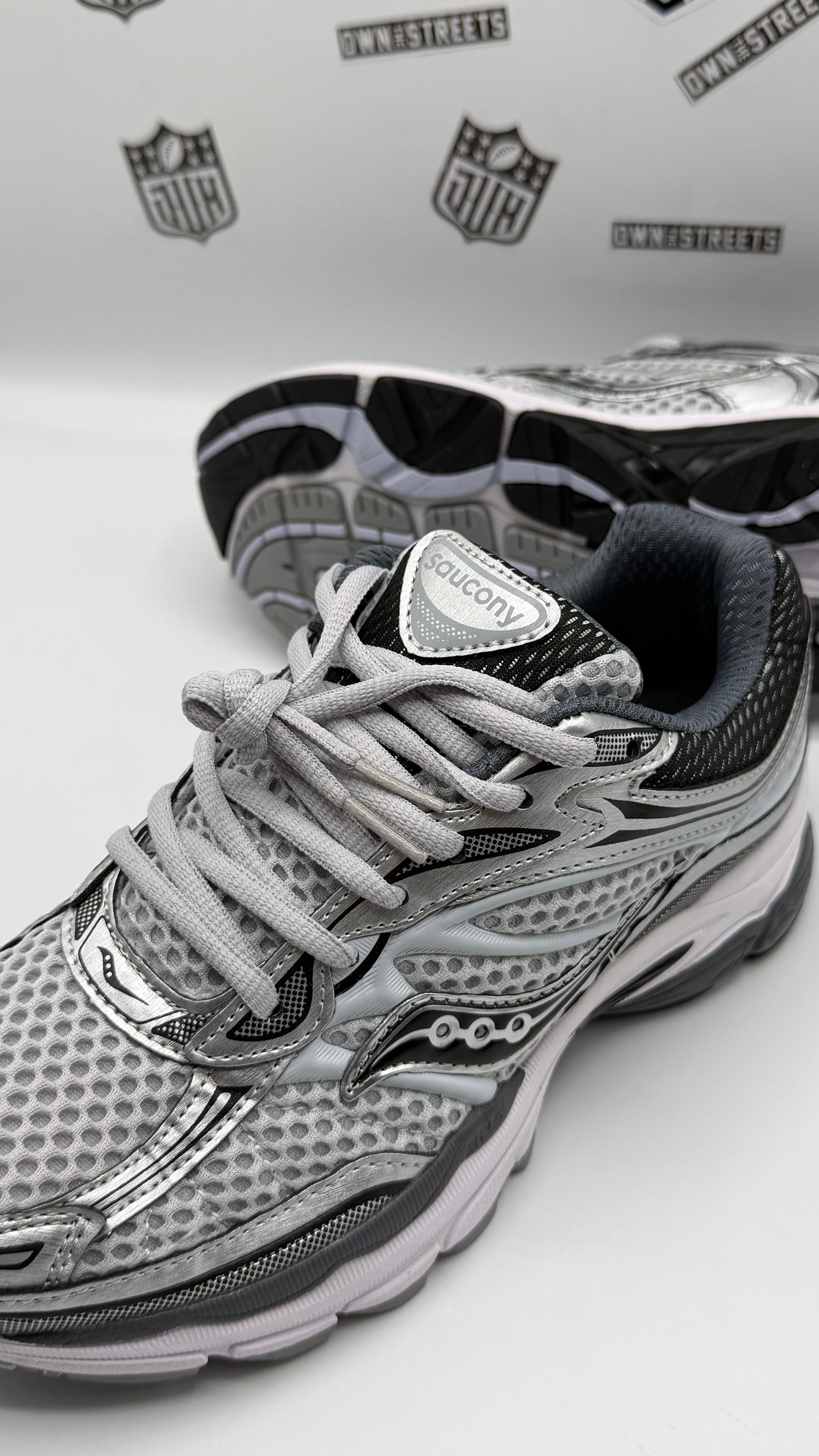 SAUCONY ProGrid OMNI 9 SILVER BLACK