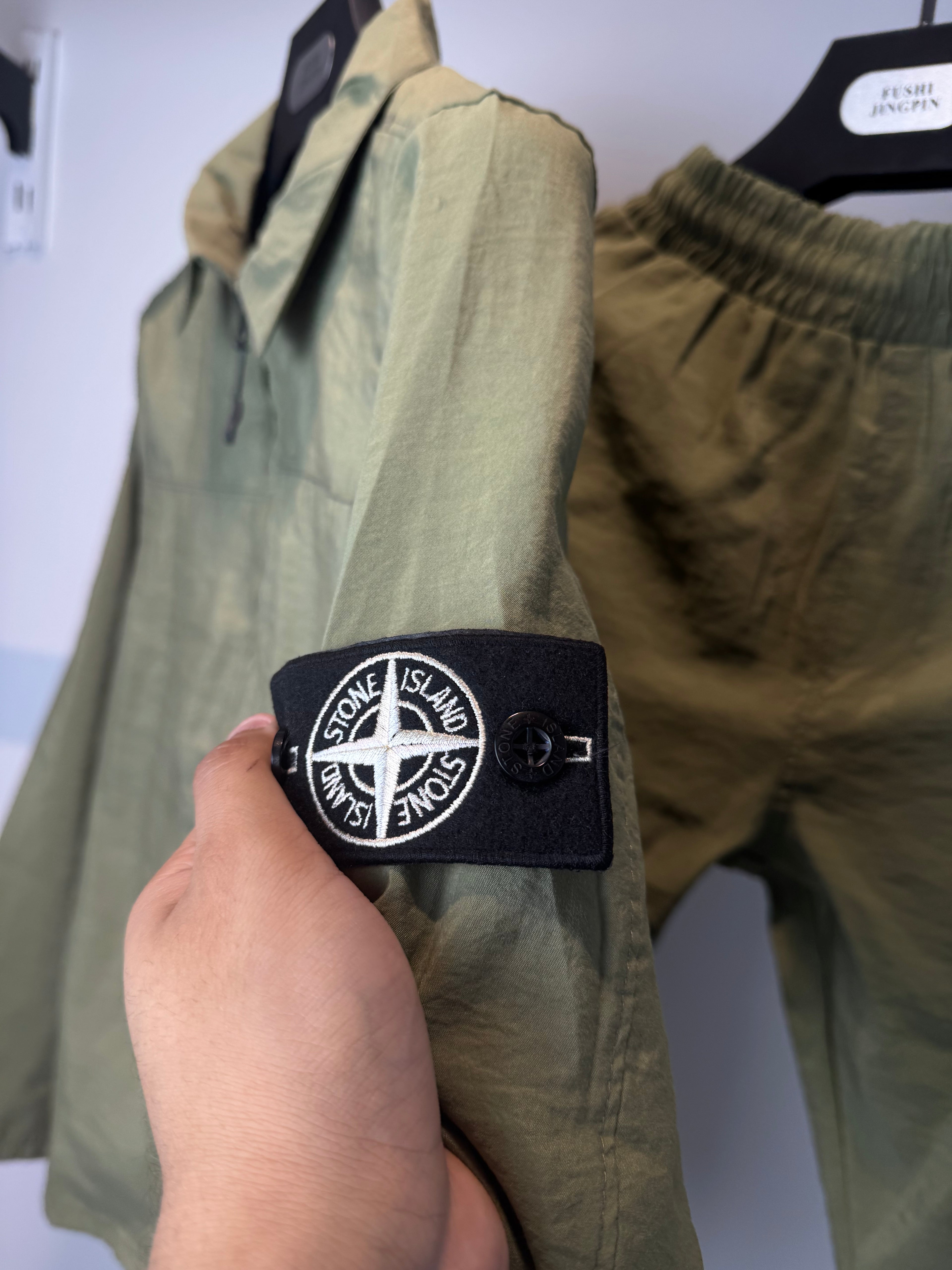 STONE ISLAND LIGHT TRACKSUIT OLIVE (TRIPLE A QUALITY)