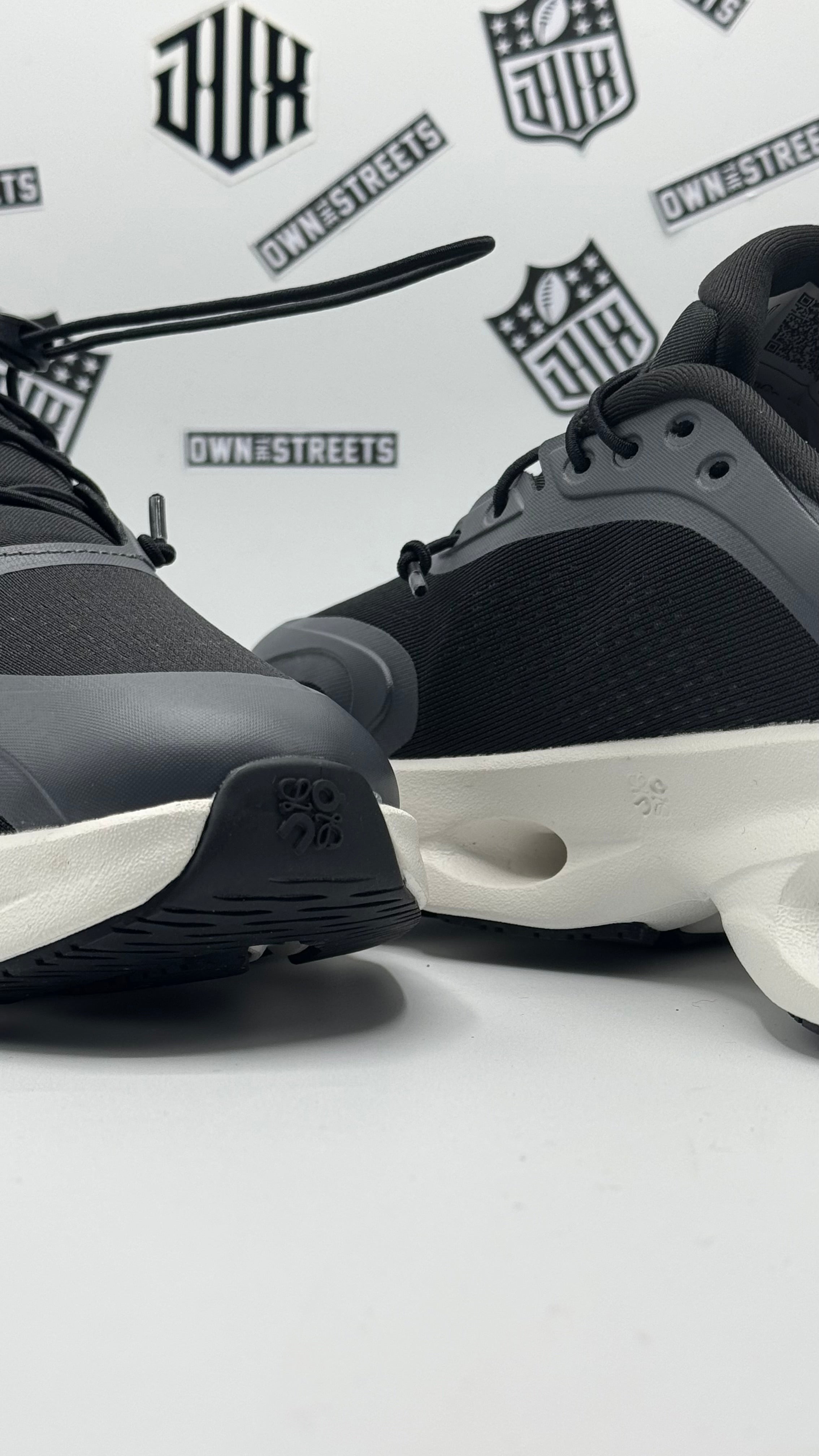 ON X LOEWE CLOUDSOLO BLACK WHITE