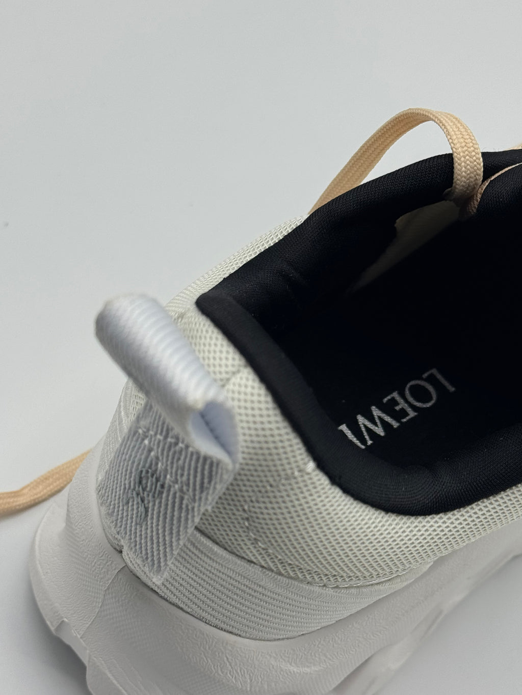 L0EWE x ON CLOUDTINT 2.0 🇨🇭 TAN WHITE