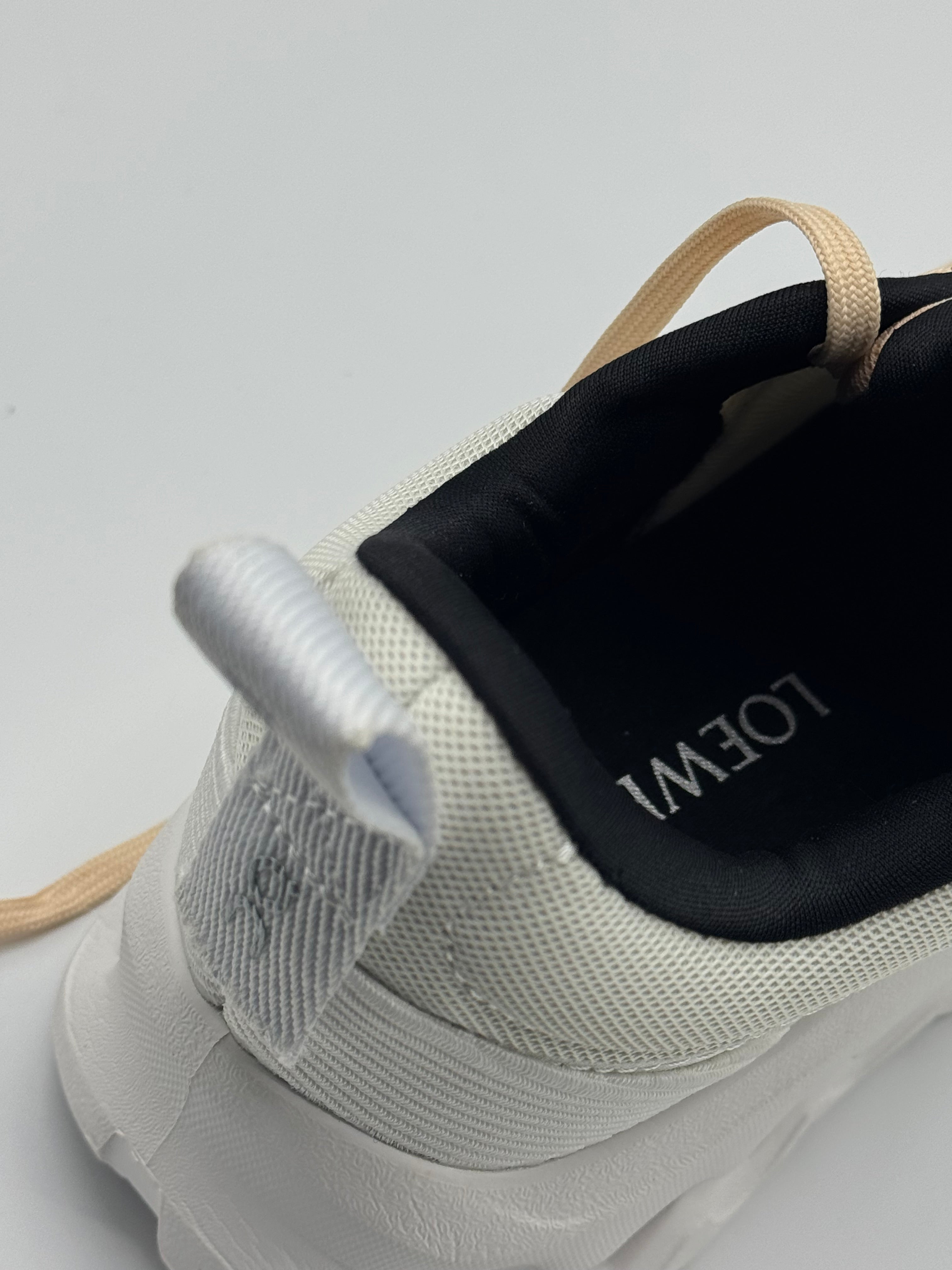 L0EWE x ON CLOUDTINT 2.0 🇨🇭 TAN WHITE