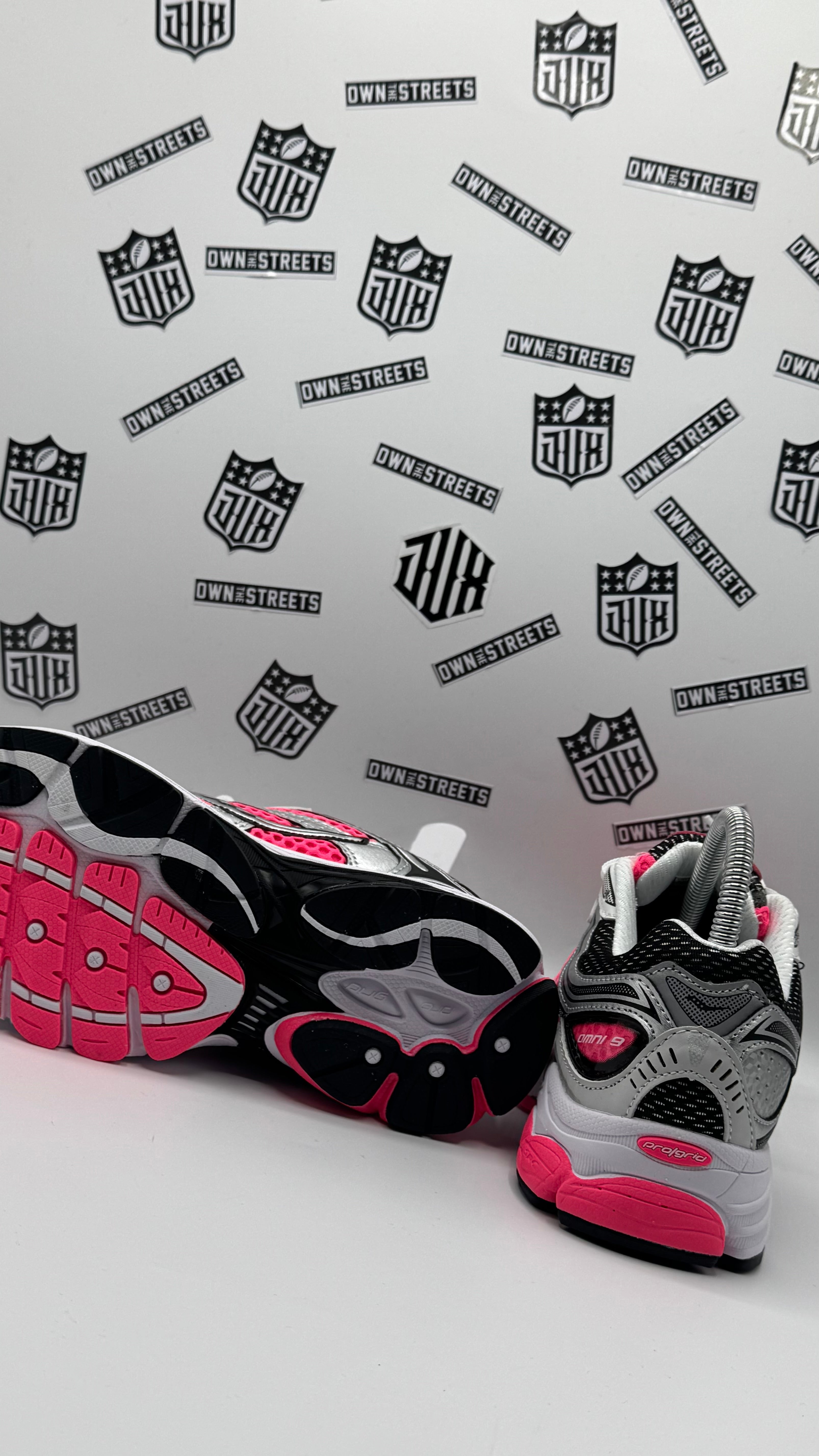 SAUCONY ProGrid Omni 9 SHOCK PINK