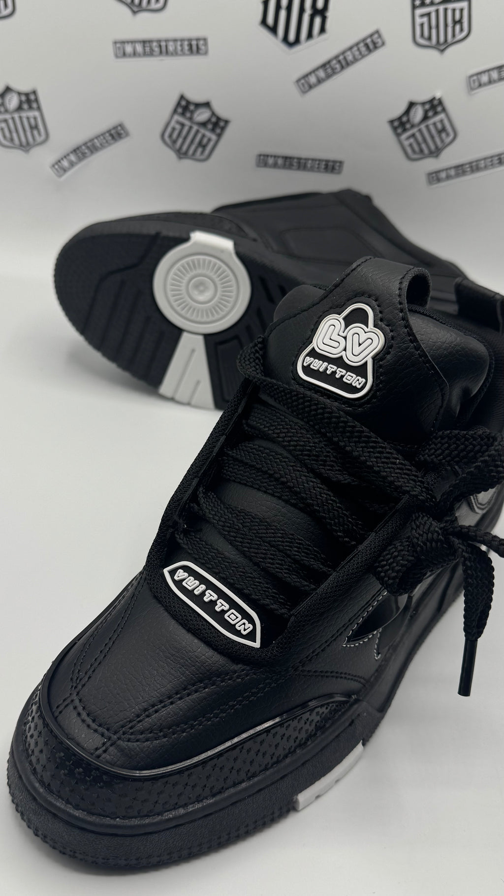 LV SKATE STAR BLACK