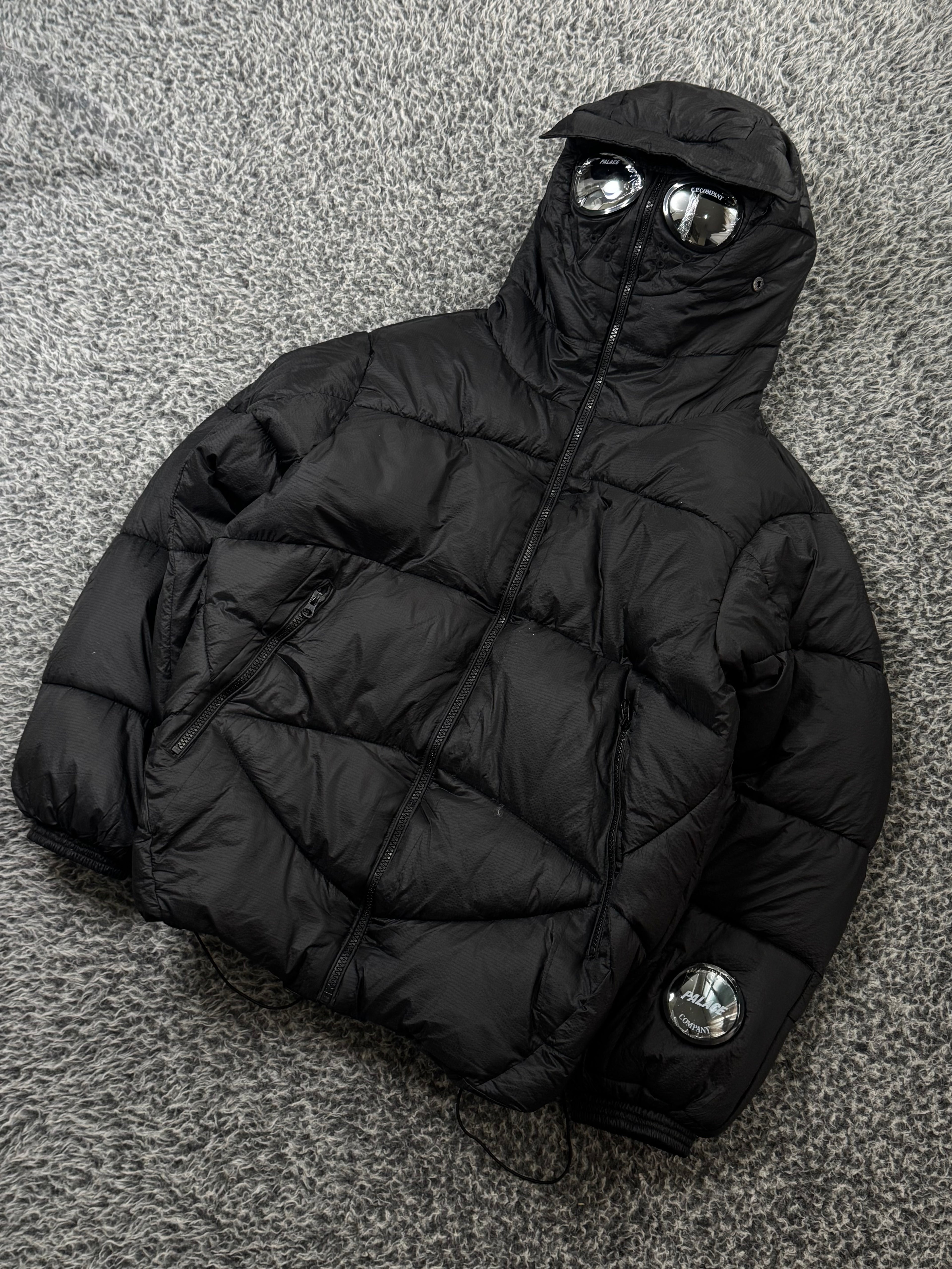 CP COMPANY x PALACE PUFFER BLACK JACKET
