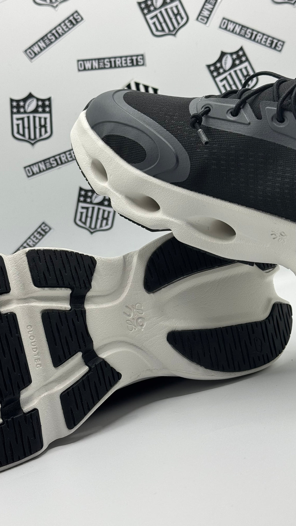 ON X LOEWE CLOUDSOLO BLACK WHITE