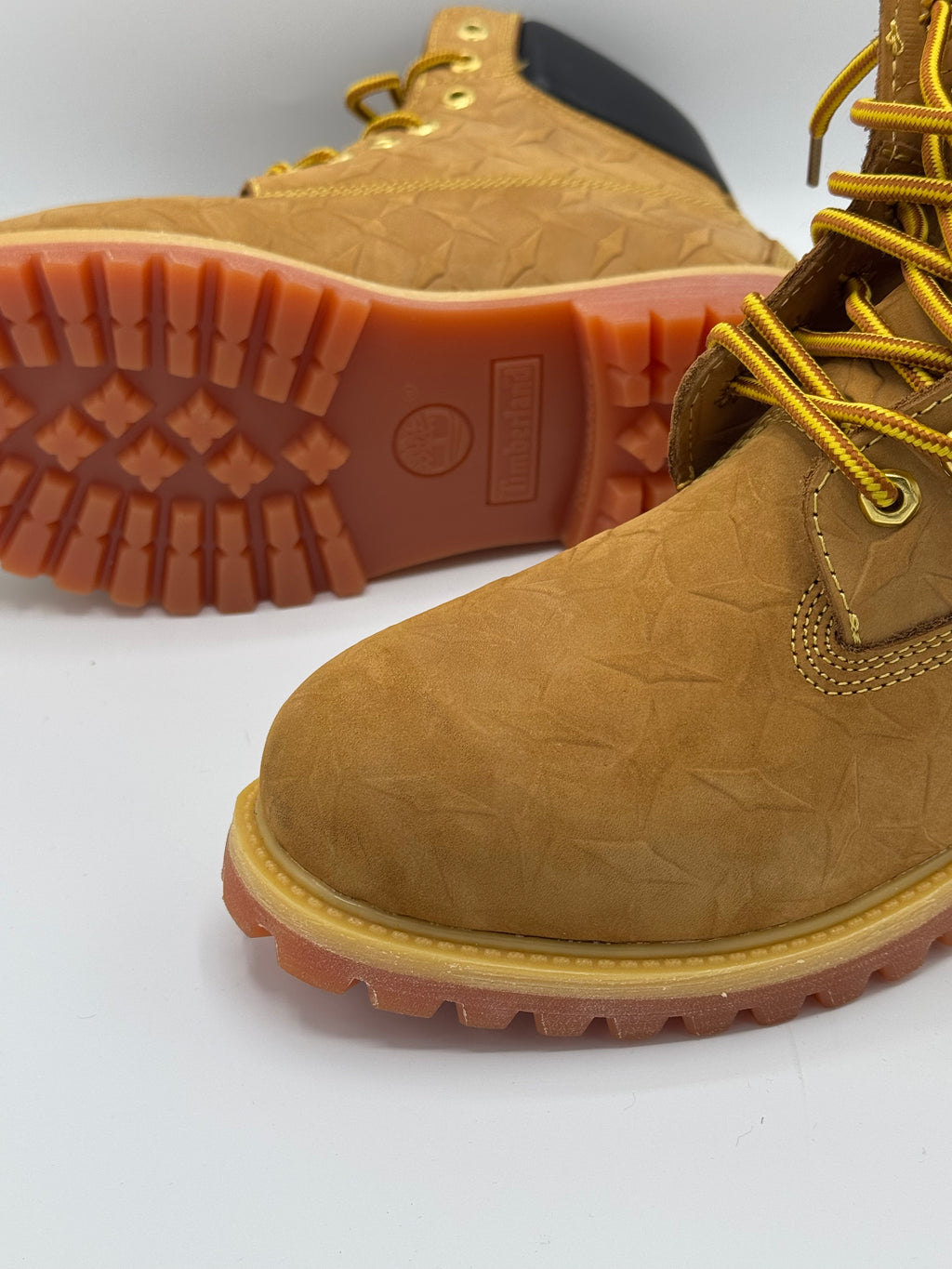 TIMBS x SUPREME BEIGE (WITH BOX)