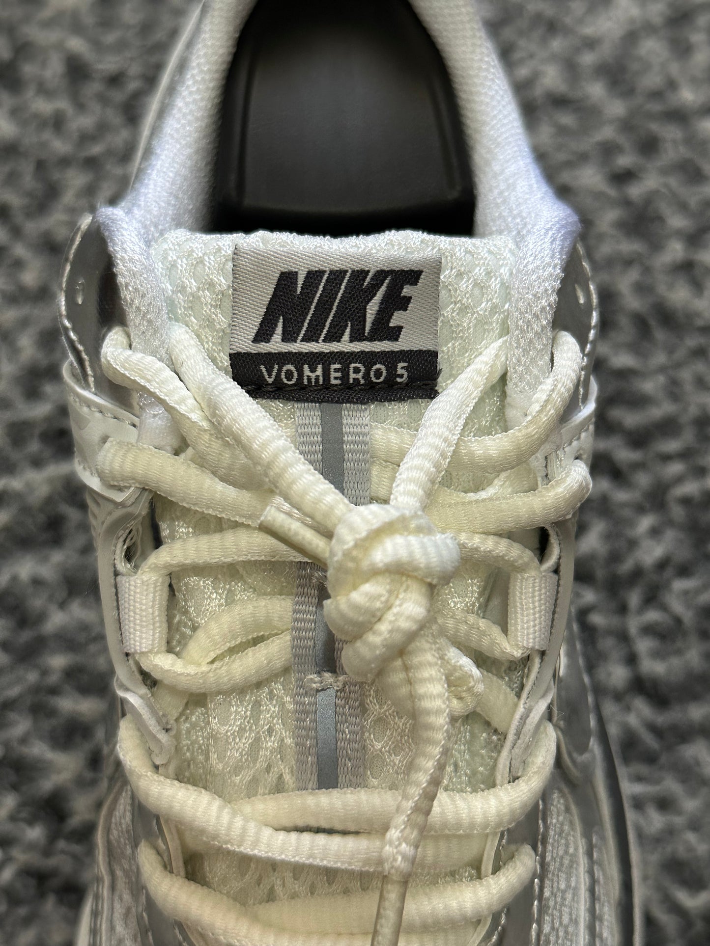 NIKE VOMERO 5 SILVER DUST 🖇️