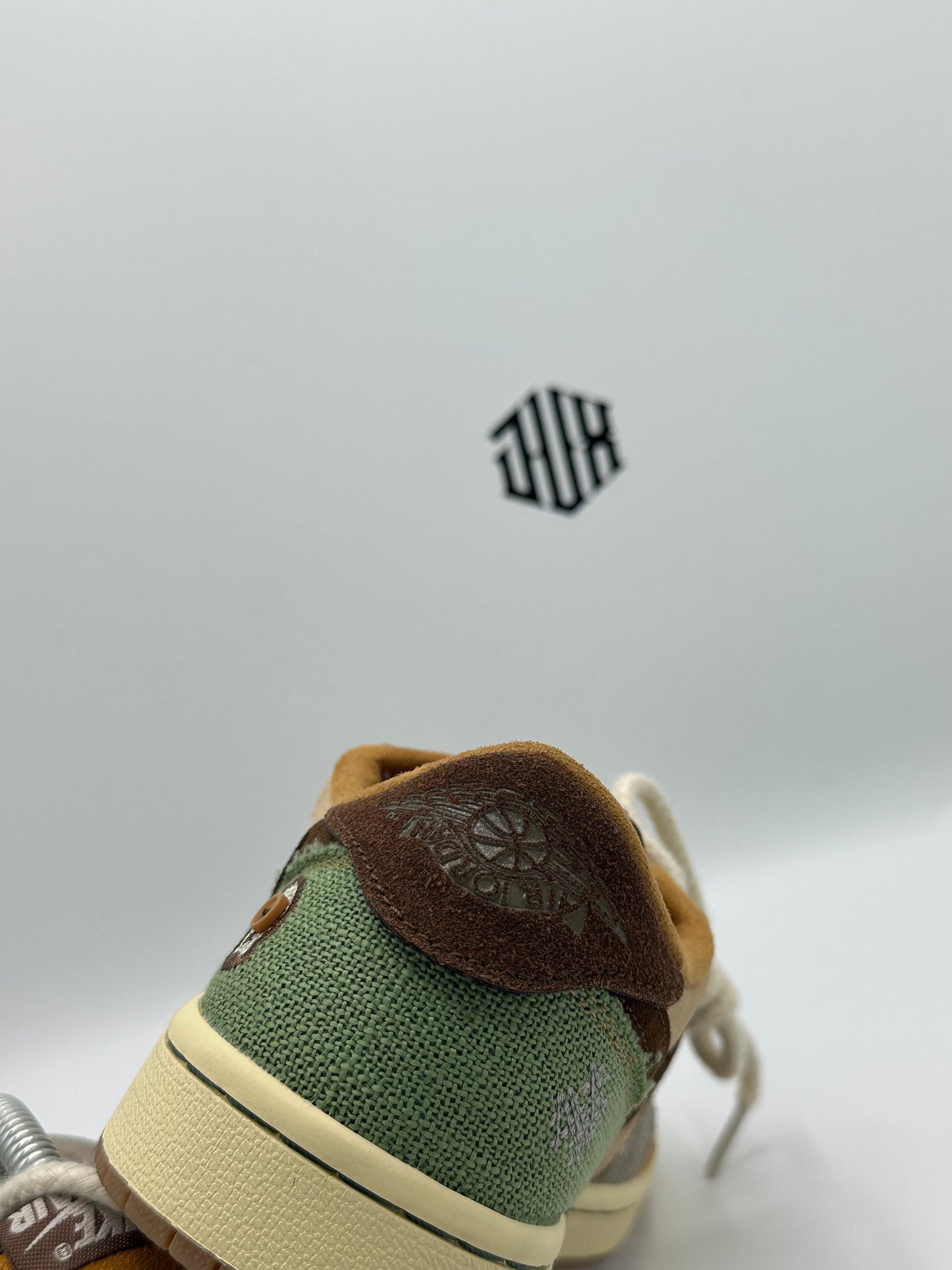 AJ1 LOW x ZION WILLIAMSON VOODOO
