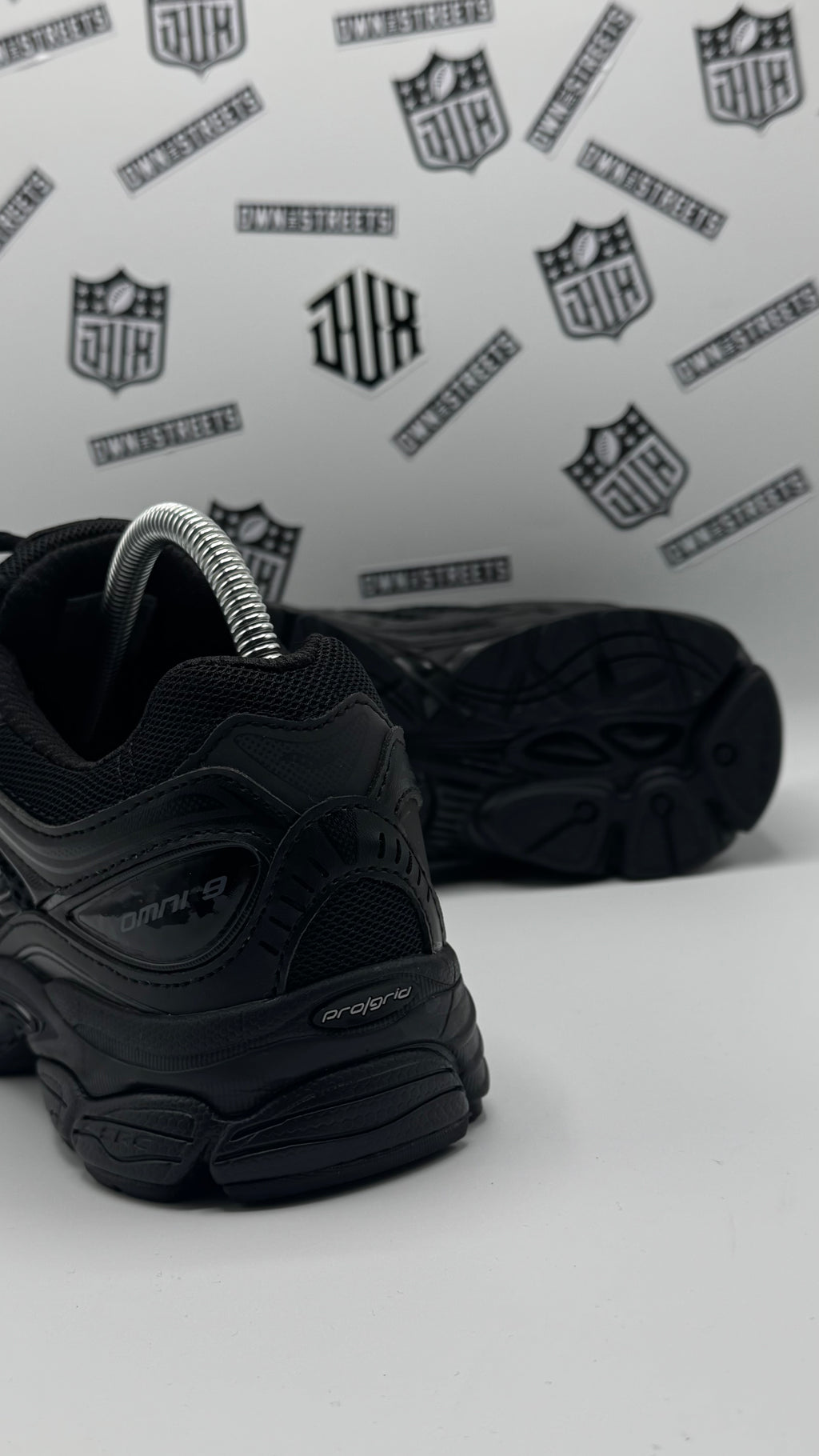 SAUCONY ProGrid Omni 9 TRIPLE BLACK