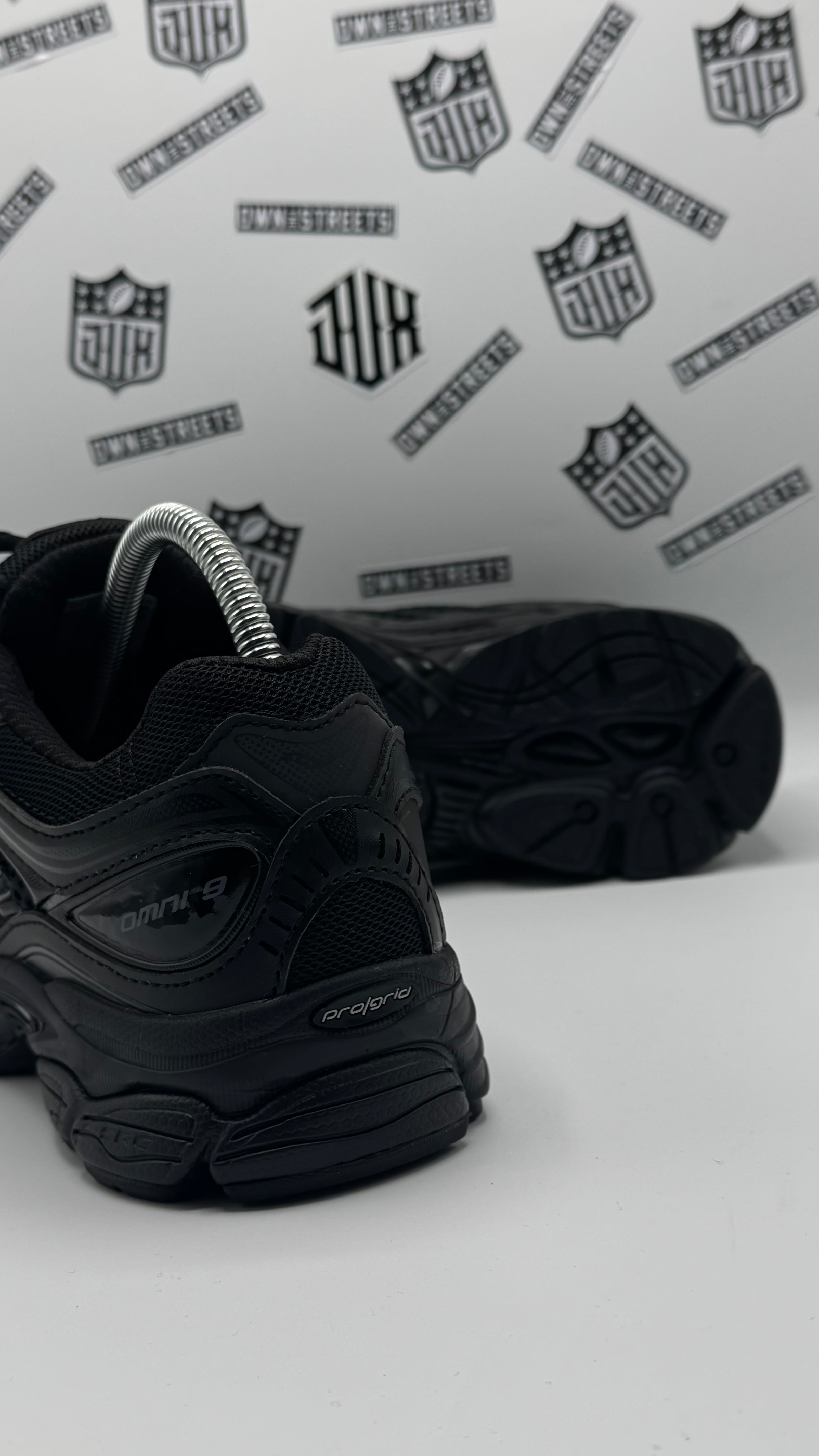 SAUCONY ProGrid Omni 9 TRIPLE BLACK
