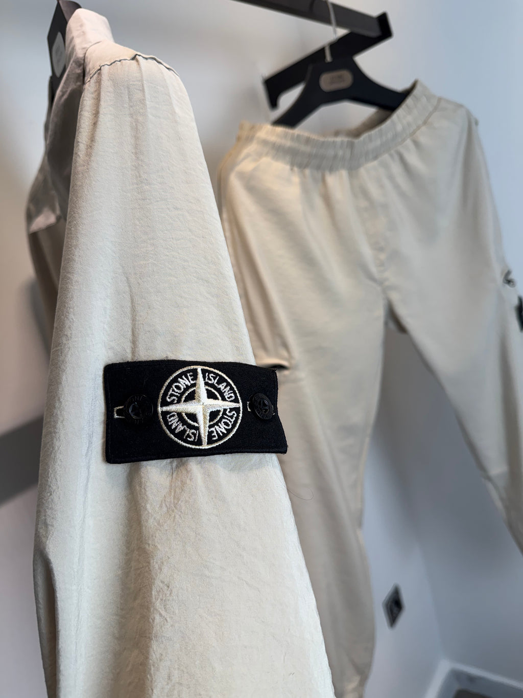 STONE ISLAND LIGHT TRACKSUIT CREAM (TRIPLE A QUALITY)