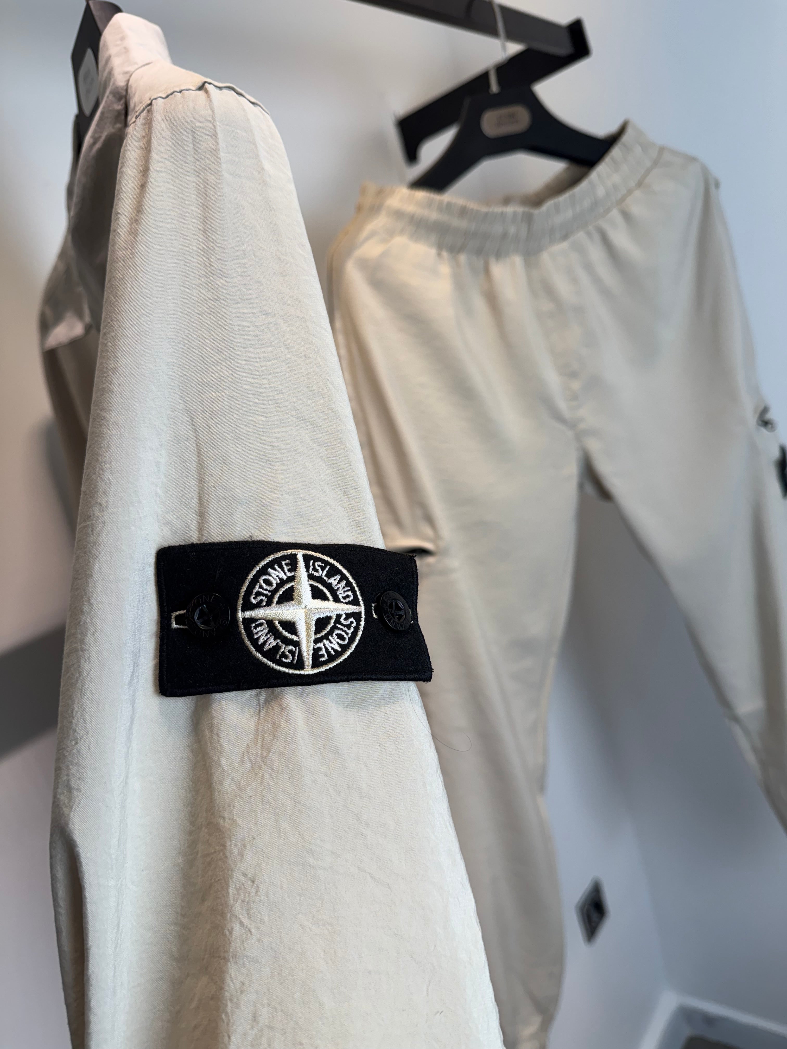 STONE ISLAND LIGHT TRACKSUIT CREAM (TRIPLE A QUALITY)