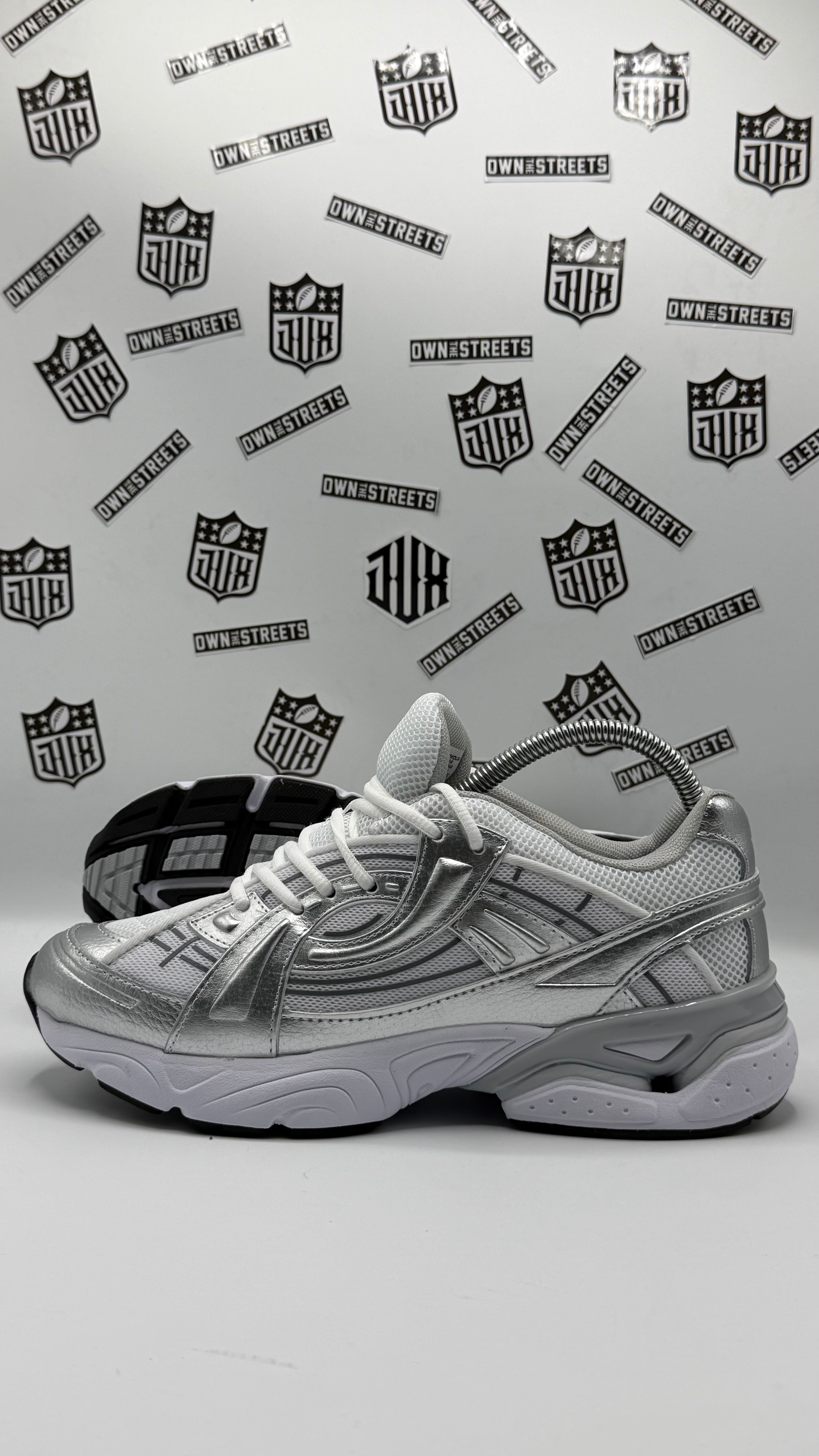 UNDERARMOUR SOLA METALLIC SILVER