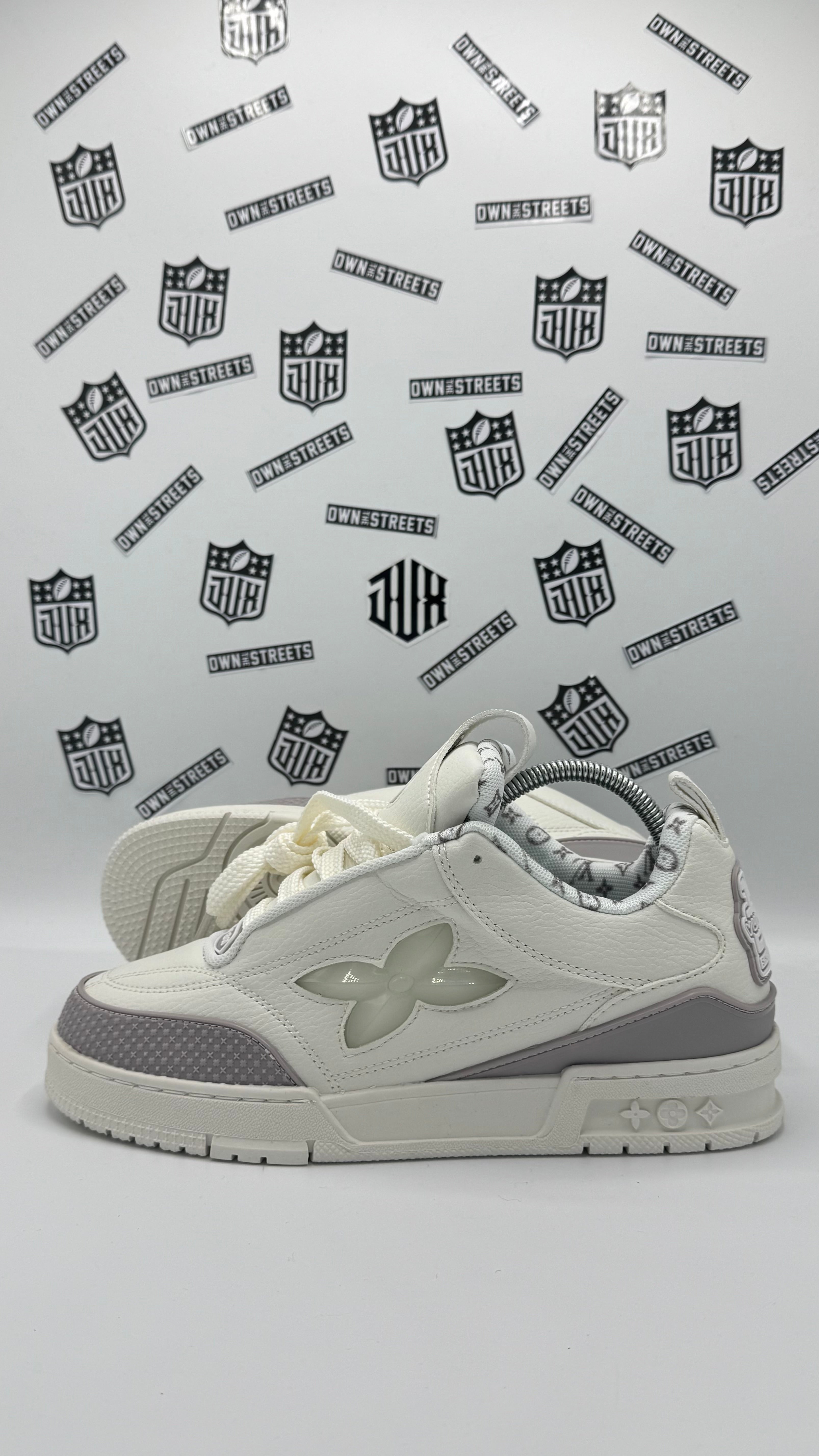 LV SKATE STAR CREAMY GREY