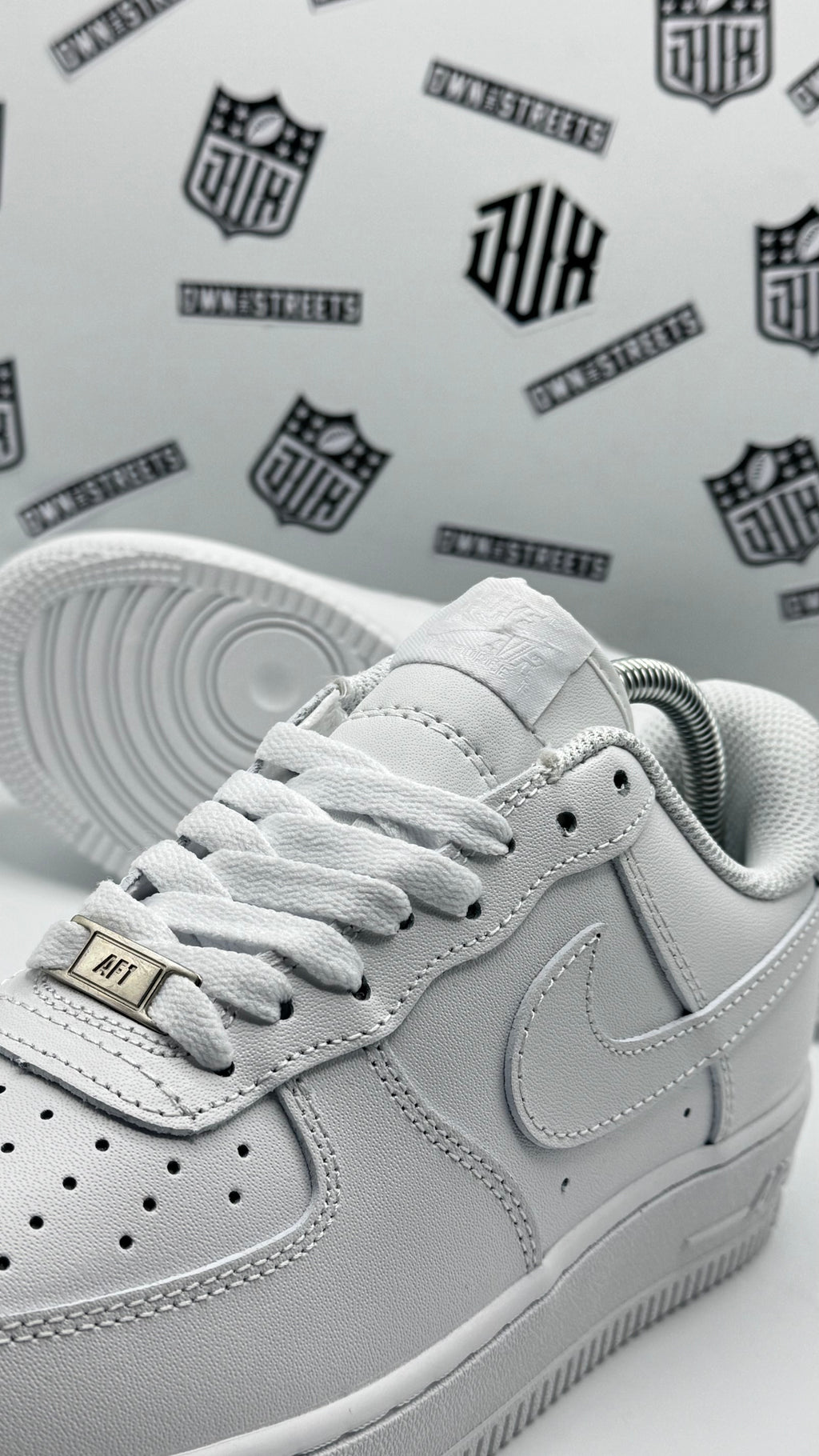 NIKE AIR FORCE 1 TRIPLE WHITE