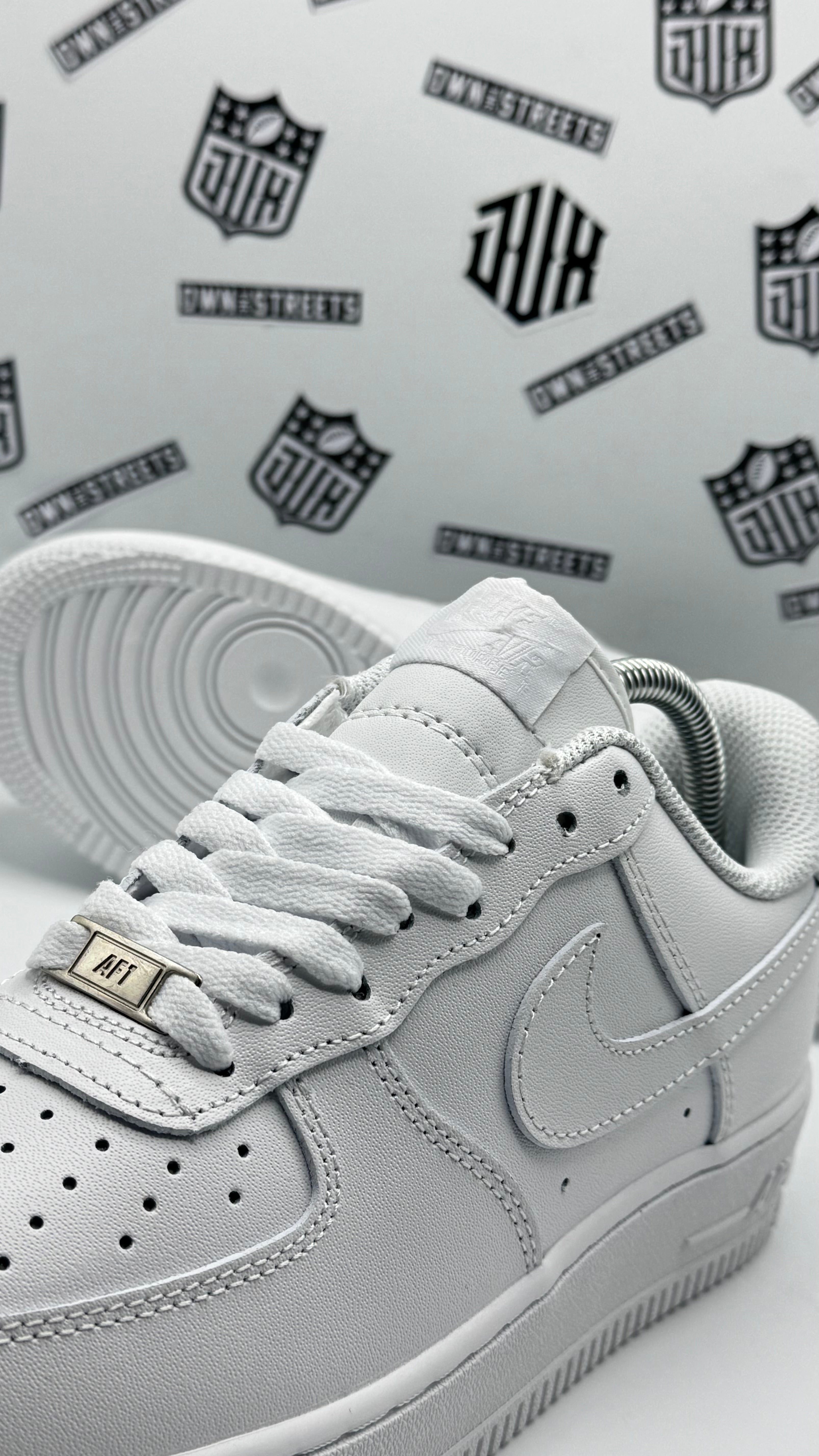 NIKE AIR FORCE 1 TRIPLE WHITE