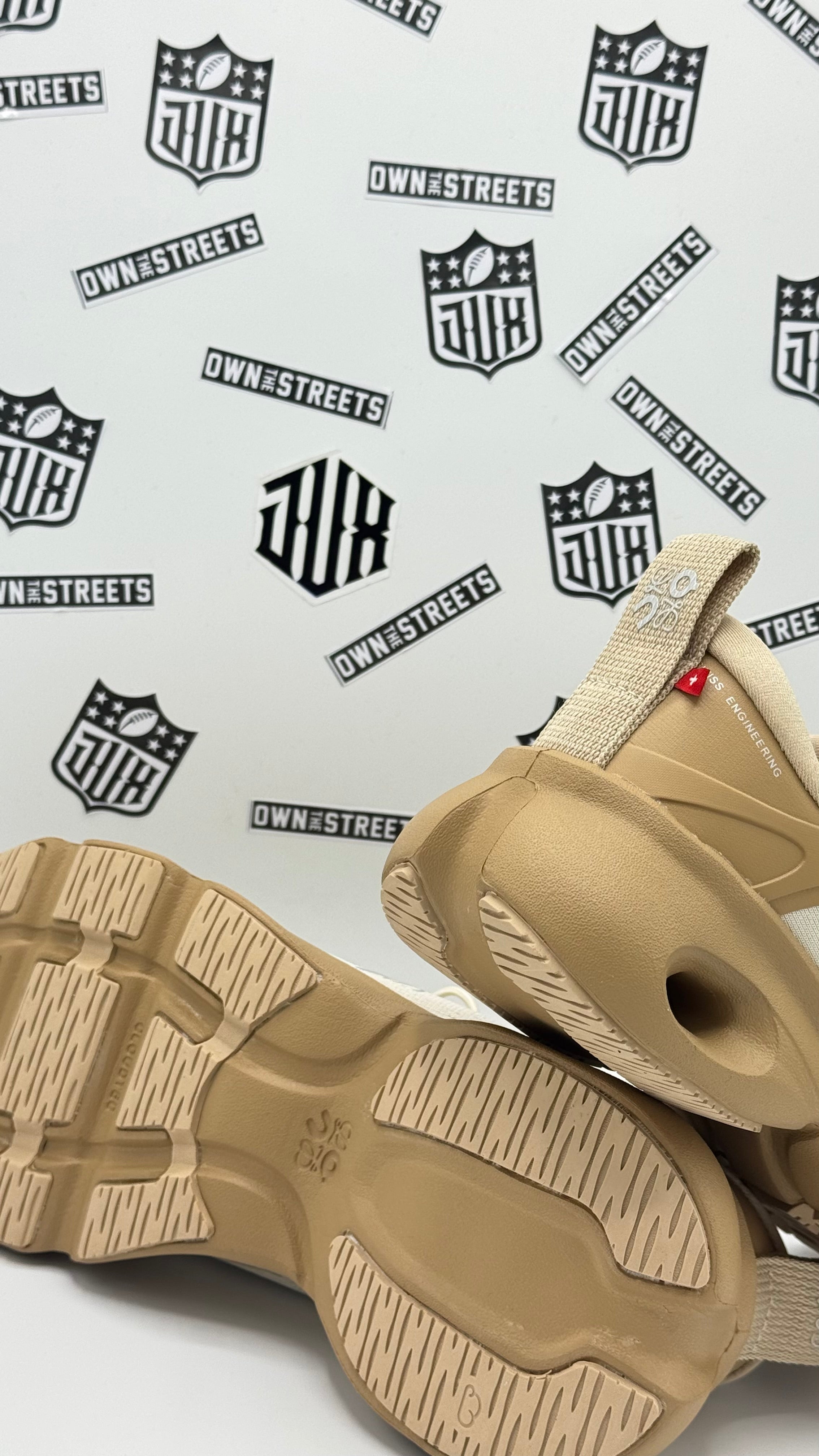 ON X LOEWE CLOUDSOLO DARK SAND