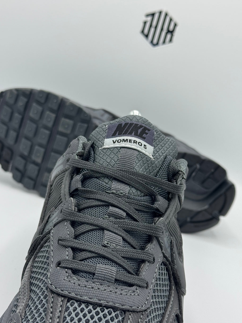 NIKE VOMERO 5 GRAPHITE BLACK