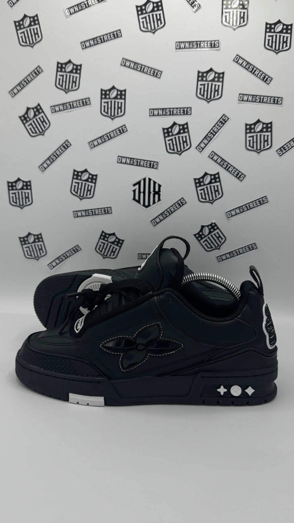 LV SKATE STAR BLACK