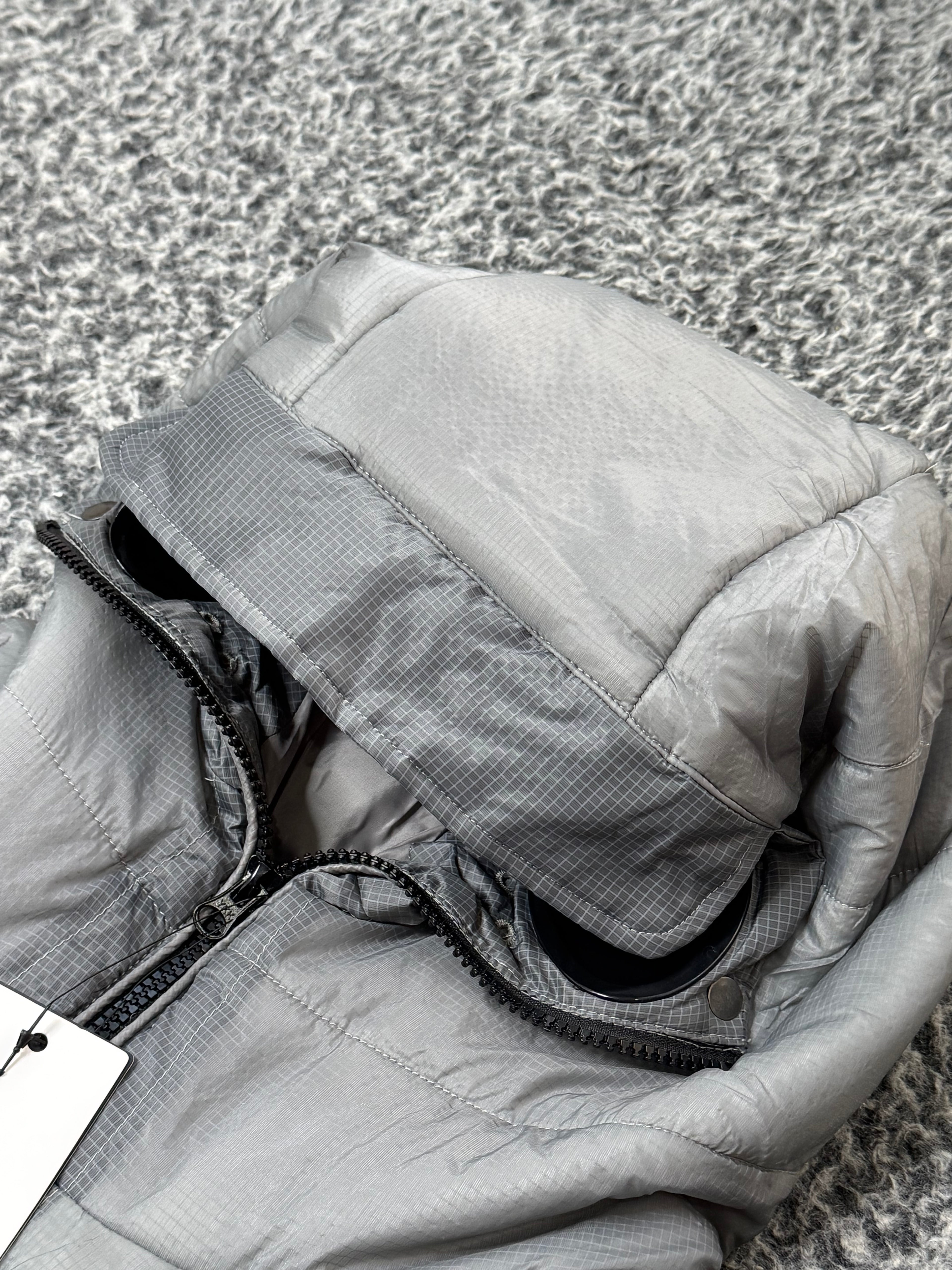 CP COMPANY x PALACE PUFFER JACKET GREY