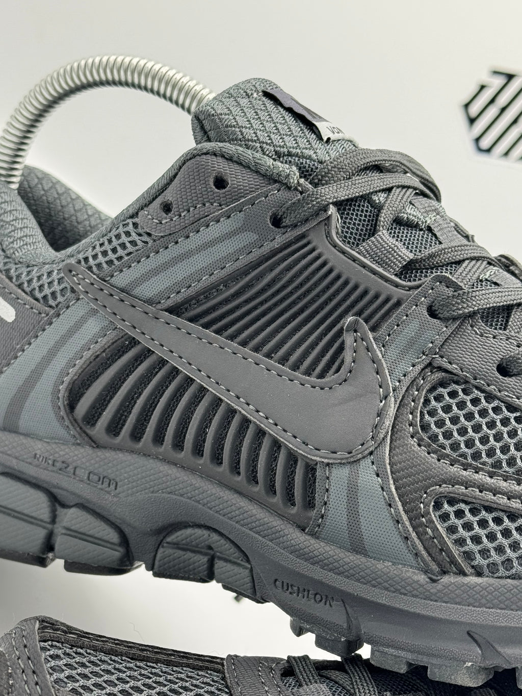 NIKE VOMERO 5 GRAPHITE BLACK