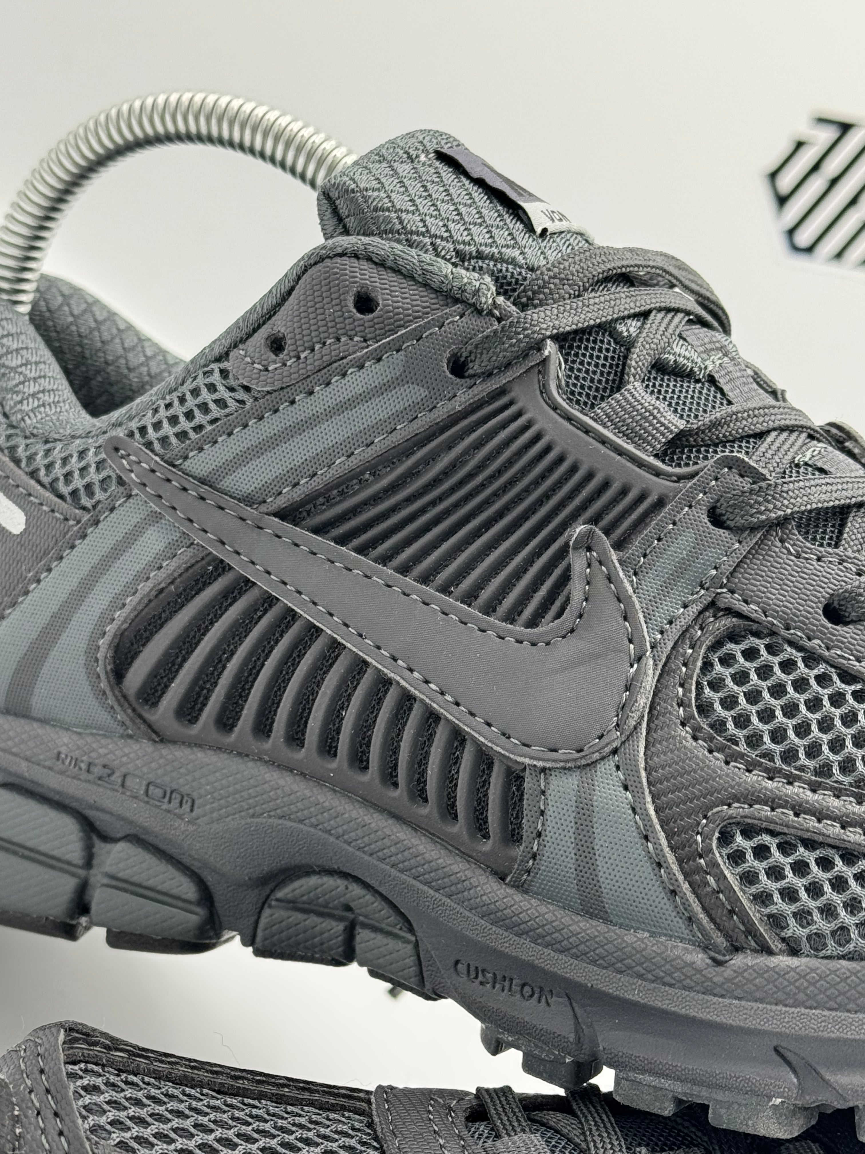 NIKE VOMERO 5 GRAPHITE BLACK
