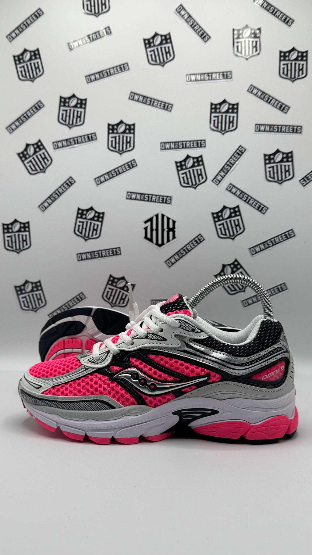 SAUCONY ProGrid Omni 9 SHOCK PINK