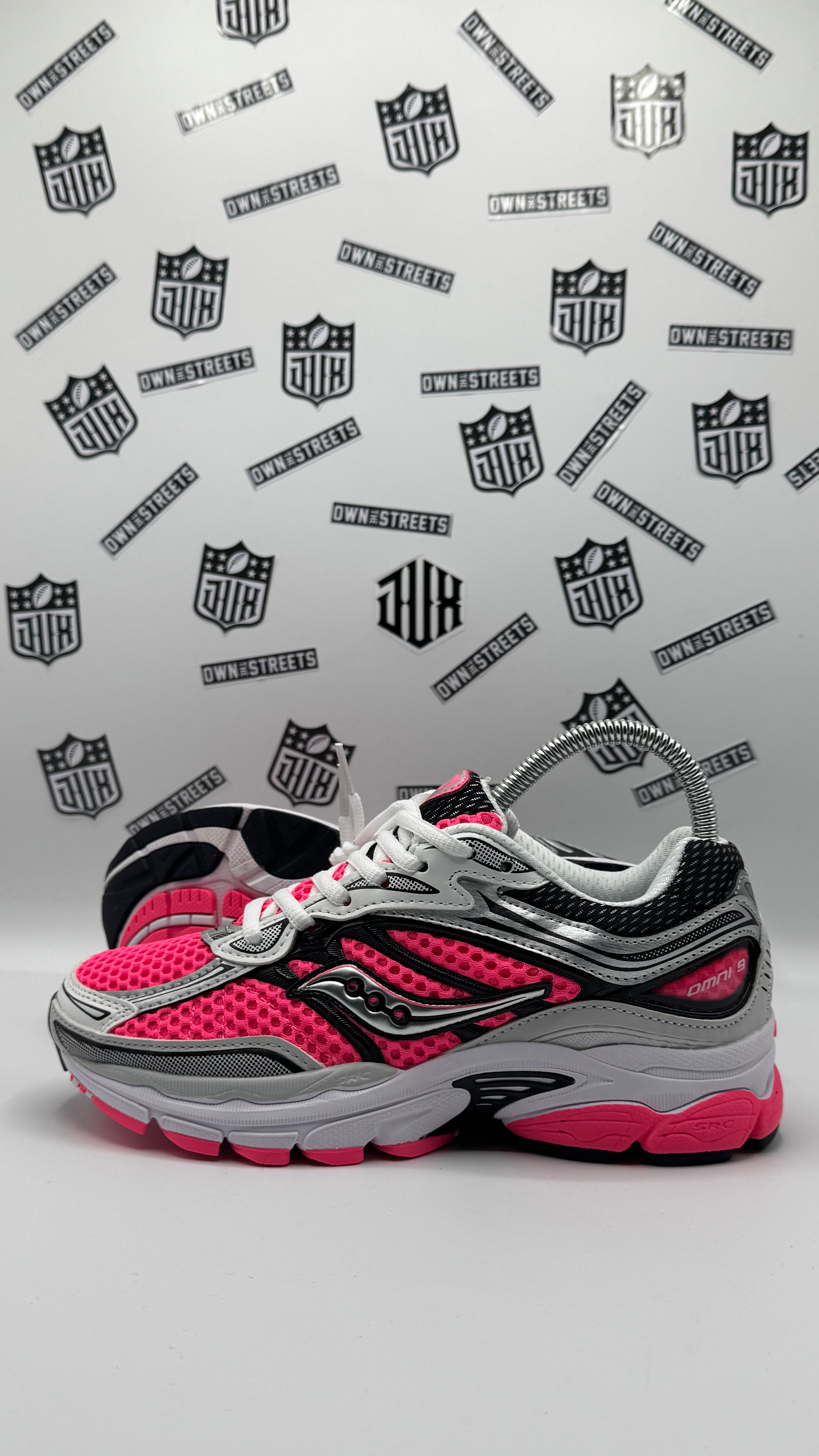 SAUCONY ProGrid Omni 9 SHOCK PINK