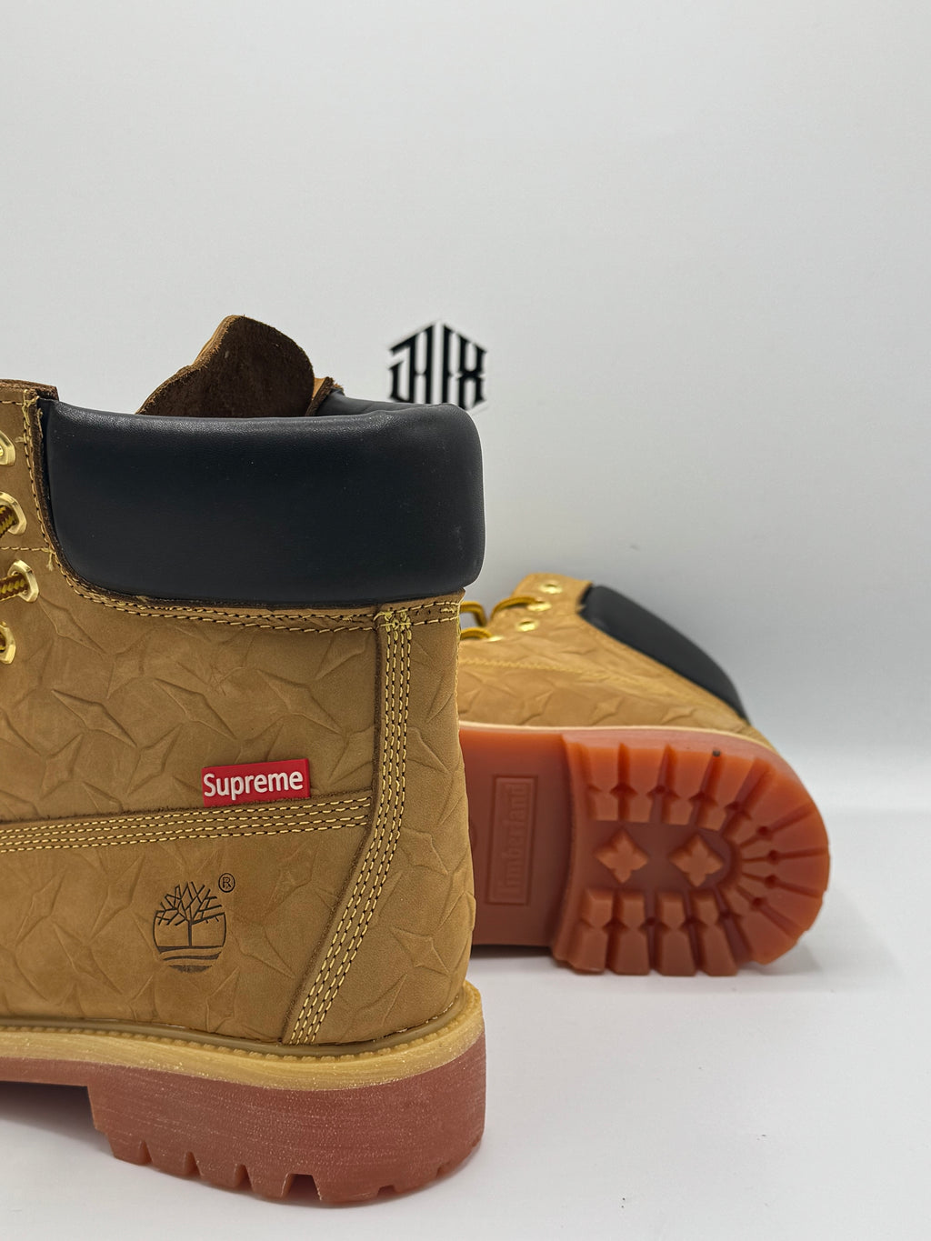 TIMBS x SUPREME BEIGE (WITH BOX)