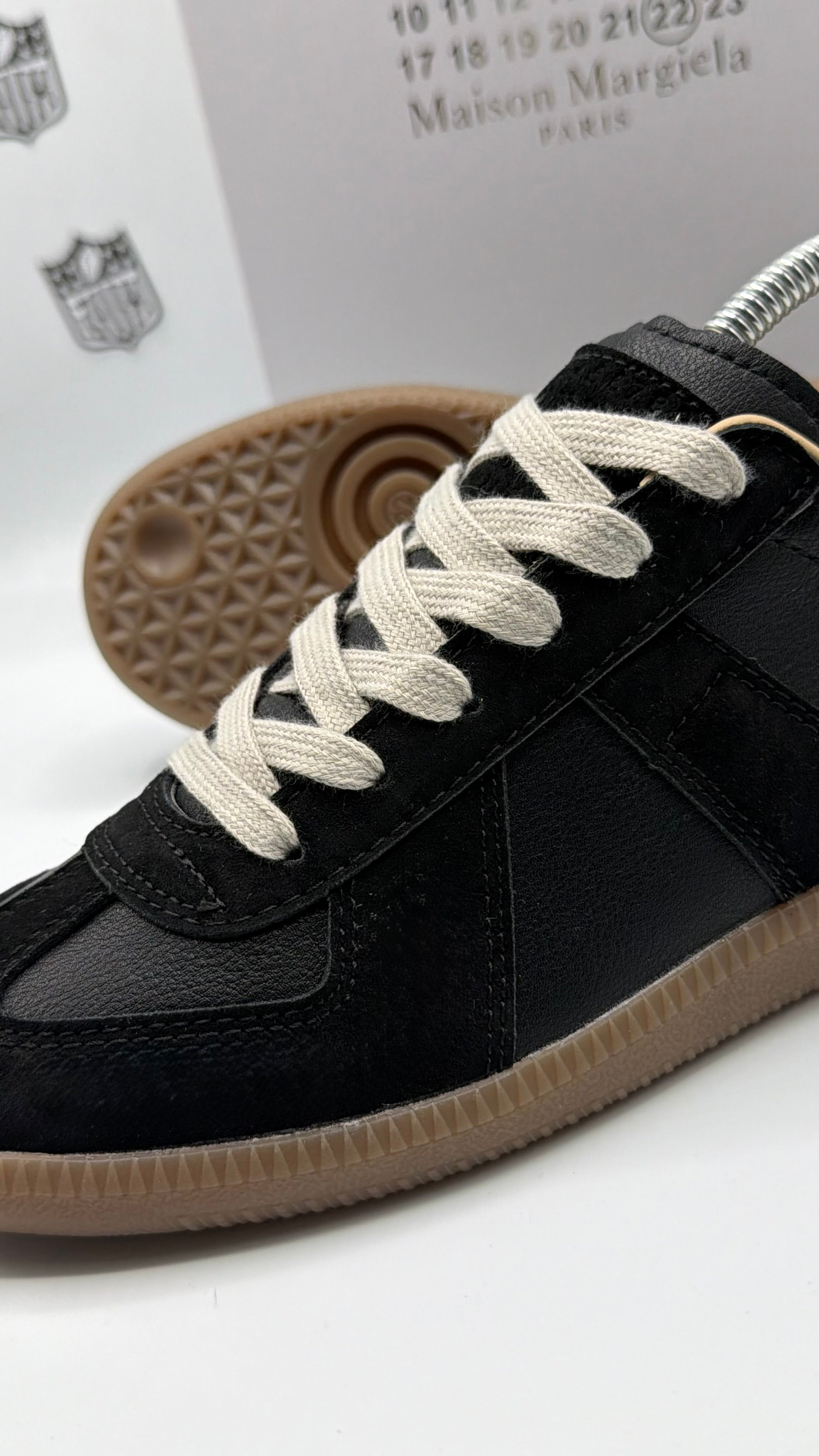 MAISON MARGIELA GATS BLACK GUM