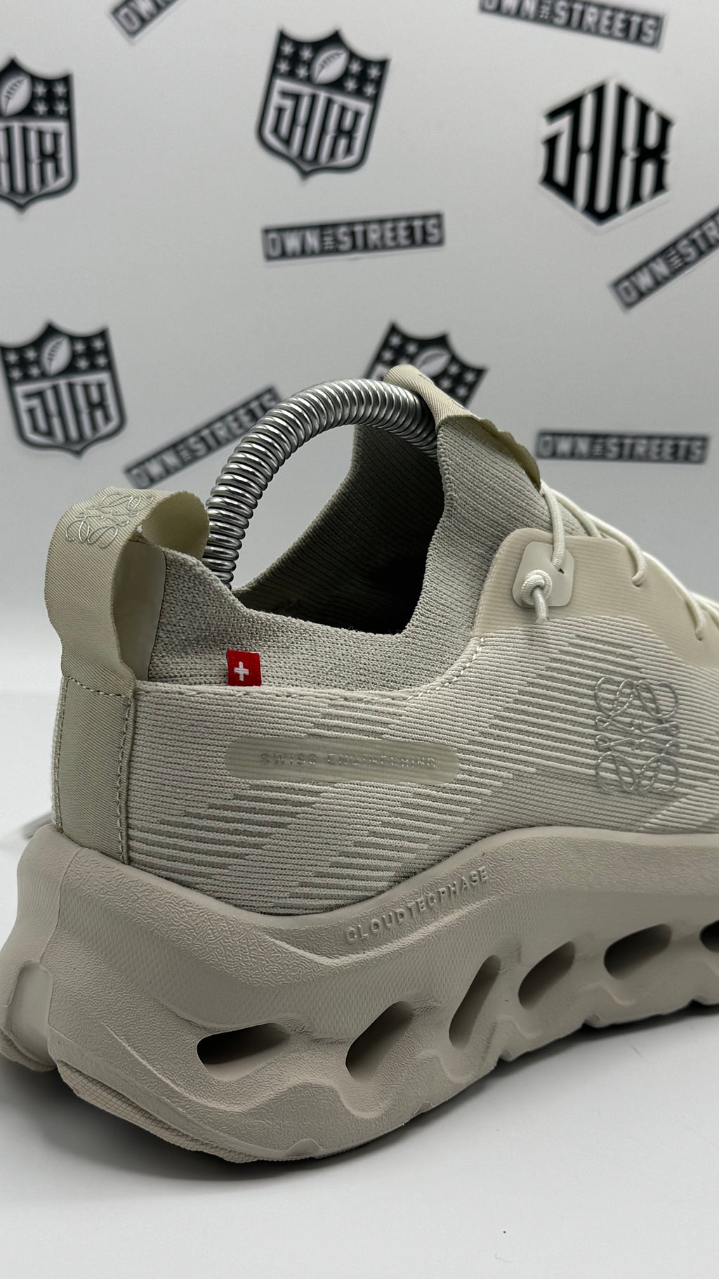 ON X LOEWE CLOUDTILT 1.0 SAND