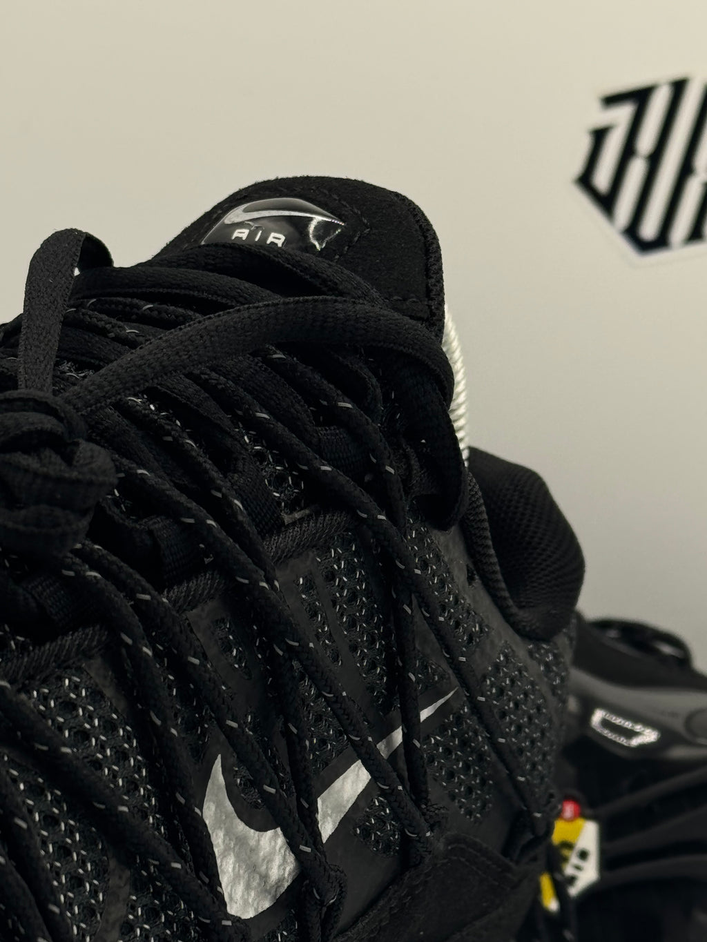 TN UTILITY BLACK WHITE