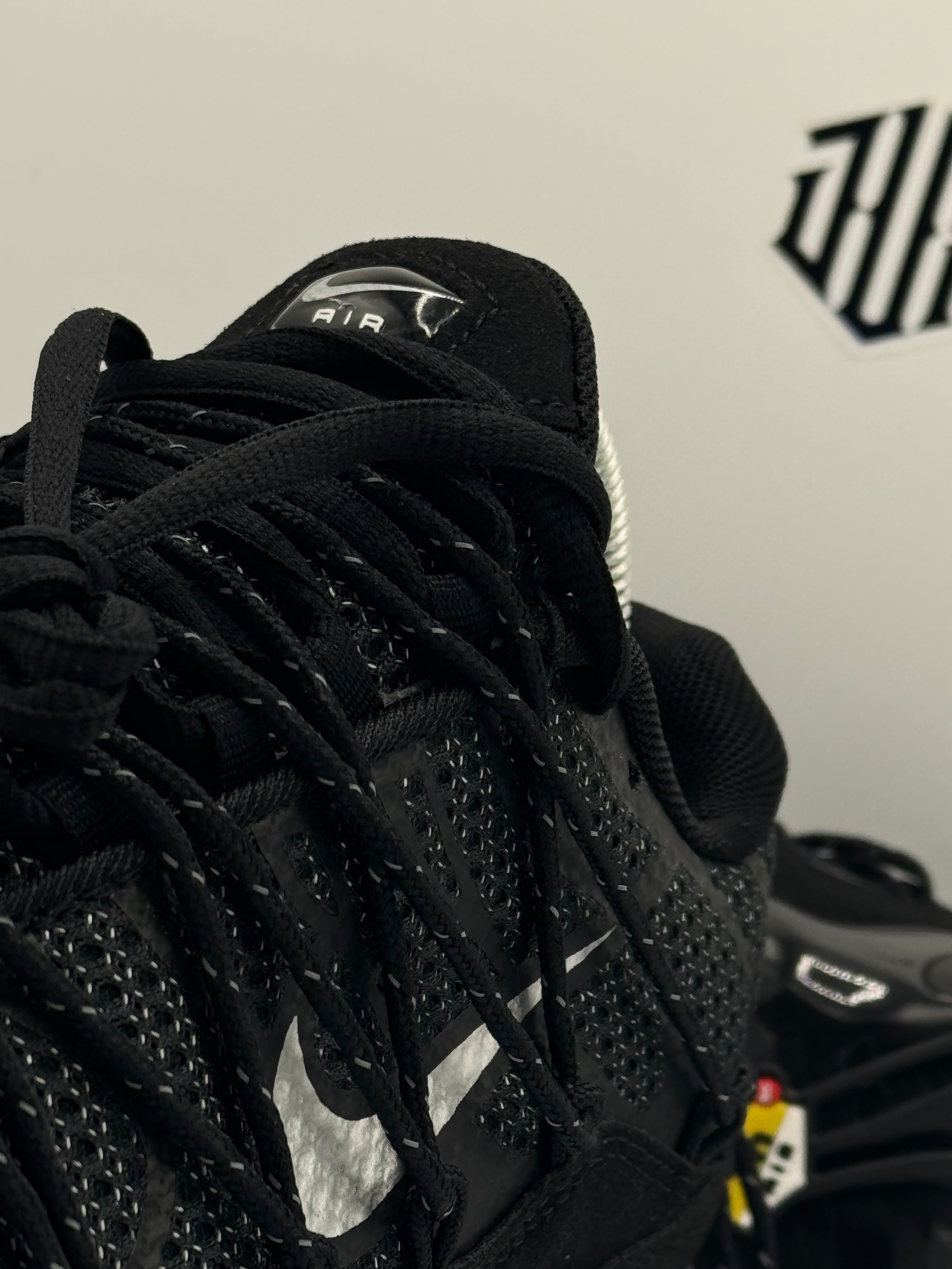 TN UTILITY BLACK WHITE