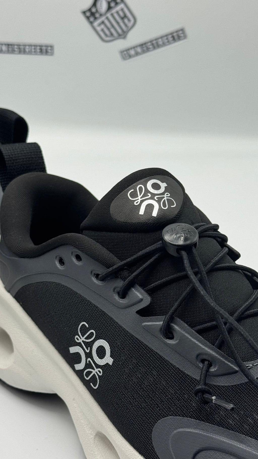 ON X LOEWE CLOUDSOLO BLACK WHITE