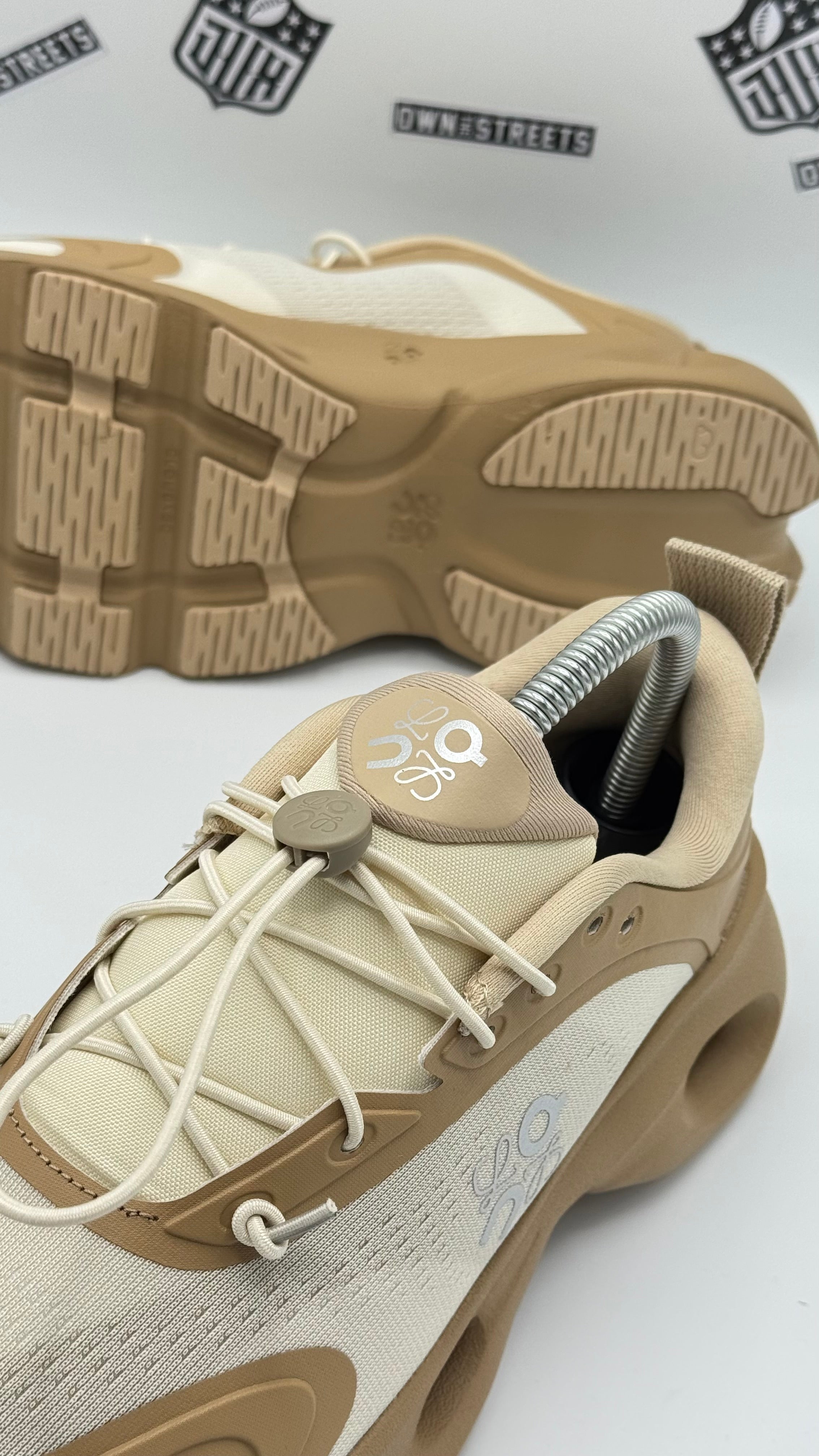 ON X LOEWE CLOUDSOLO DARK SAND